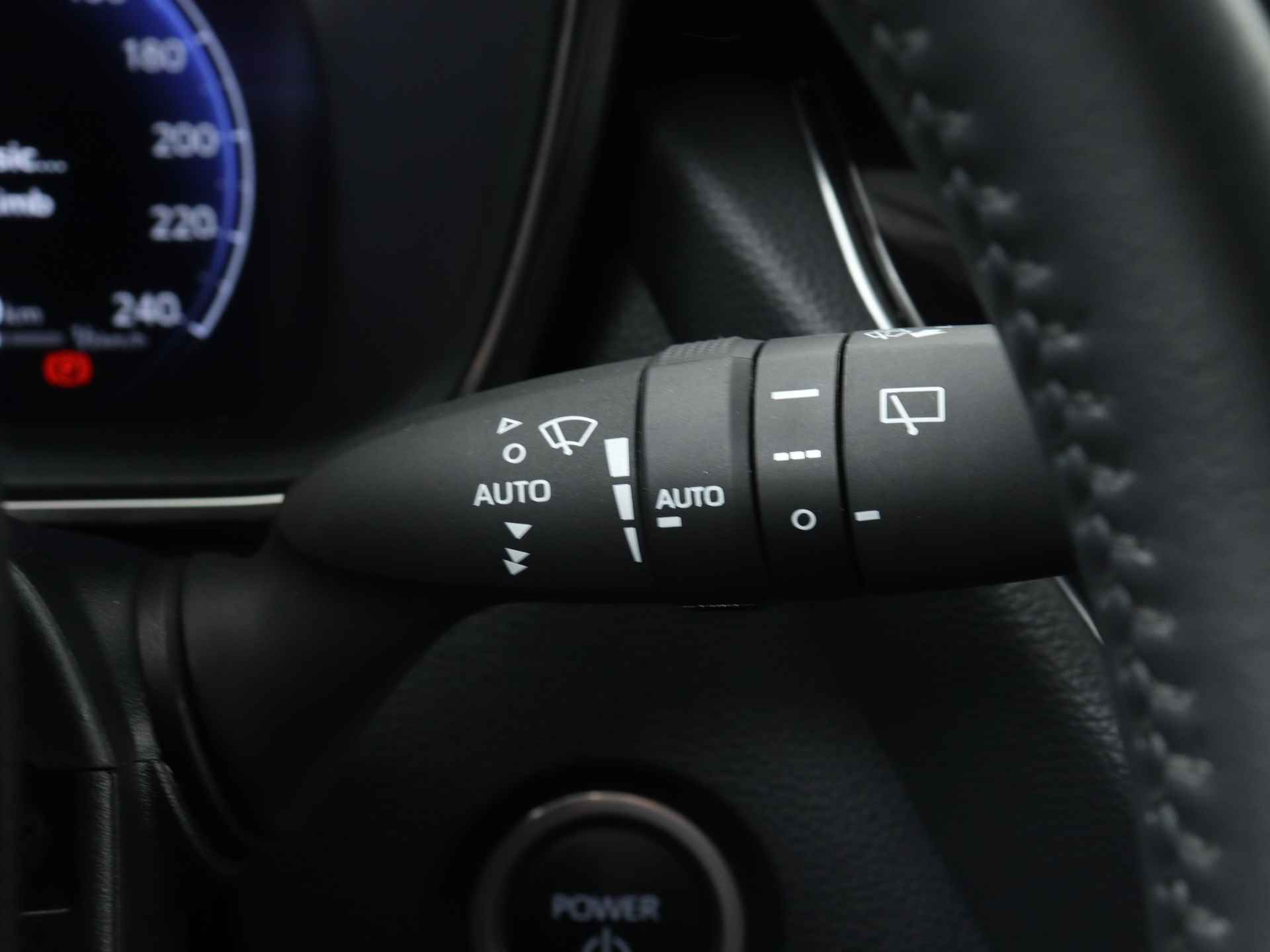 Toyota Corolla Touring Sports 1.8 Hybrid First Edition | Stoelverwarming | Parkeersensoren | Navigatie | Elektrisch bedienbare achterklep | - 25/46