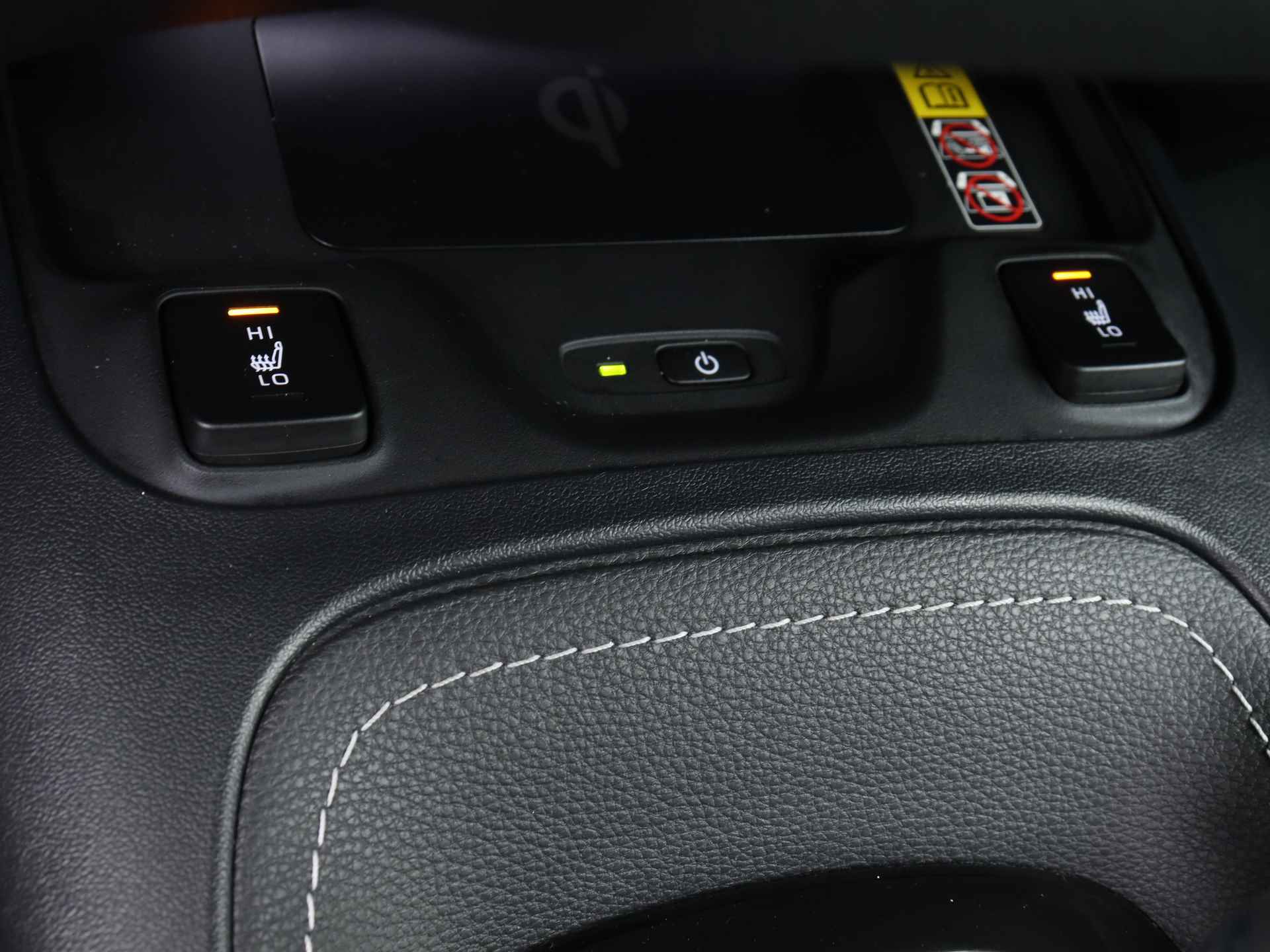 Toyota Corolla Touring Sports 1.8 Hybrid First Edition | Stoelverwarming | Parkeersensoren | Navigatie | Elektrisch bedienbare achterklep | - 35/46
