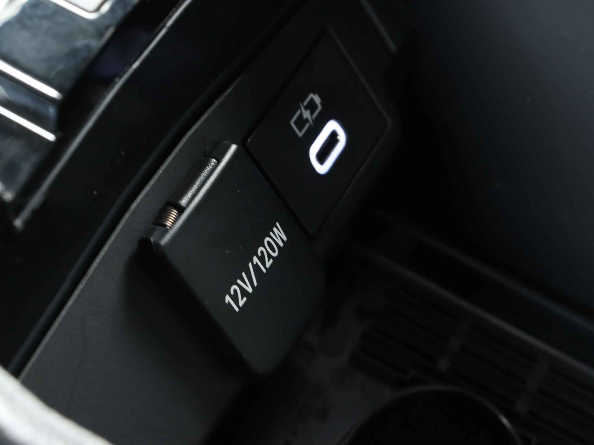 Toyota Corolla Touring Sports 1.8 Hybrid First Edition | Stoelverwarming | Parkeersensoren | Navigatie | Elektrisch bedienbare achterklep | - 36/46