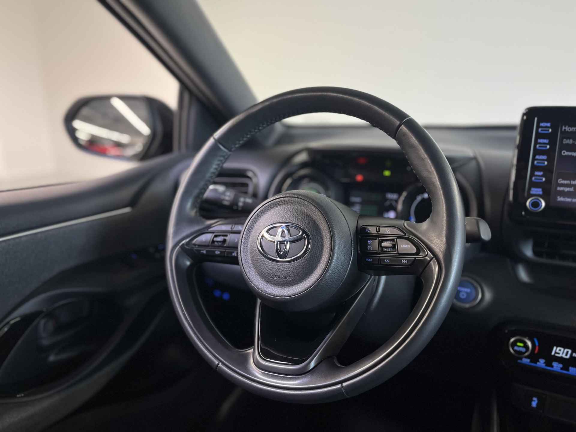 Toyota Yaris 1.5 Hybrid Executive Plus - 20/34