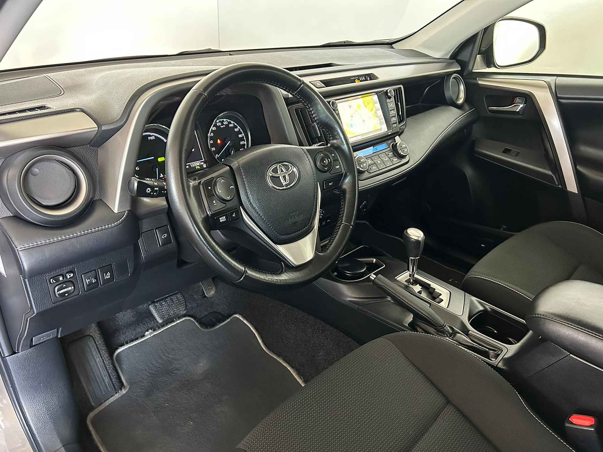 Toyota RAV4 2.5 VVT-i Hybrid 197pk 2WD Aut Dynamic - 6/29