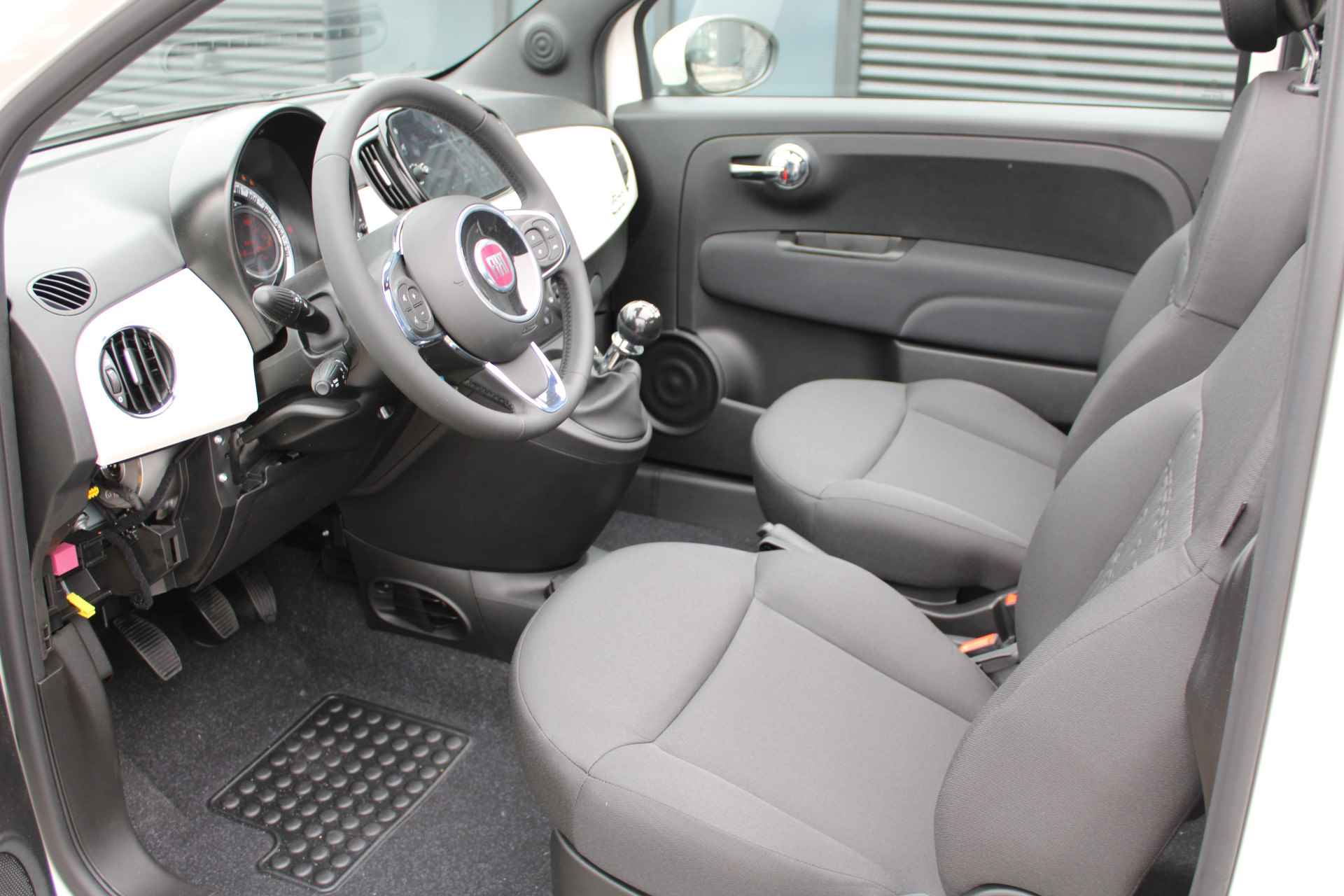 Fiat 500C 1.0 Hybrid Dolcevita Cabrio / Open dak / Cruise Control / Airco / Carplay / DAB / 15'' LMV / '' vraag een vrijblijvende offerte aan '' - 8/23