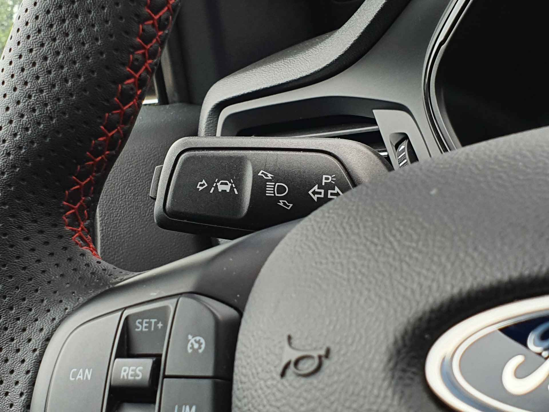 Ford Focus 1.0 Hybrid ST Line X | Cruise Control | Apple Carplay | 18 inch! | Stoelverwarming/Stuurverwarming | - 18/36