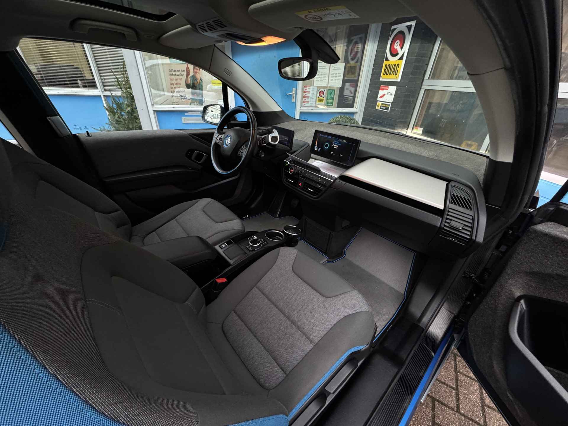 BMW i3 Basis iPerformance 22 kWh | Panoramadak | Apple Carplay | Rijklaar + 12 Maand BOVAG Garantie - 33/50