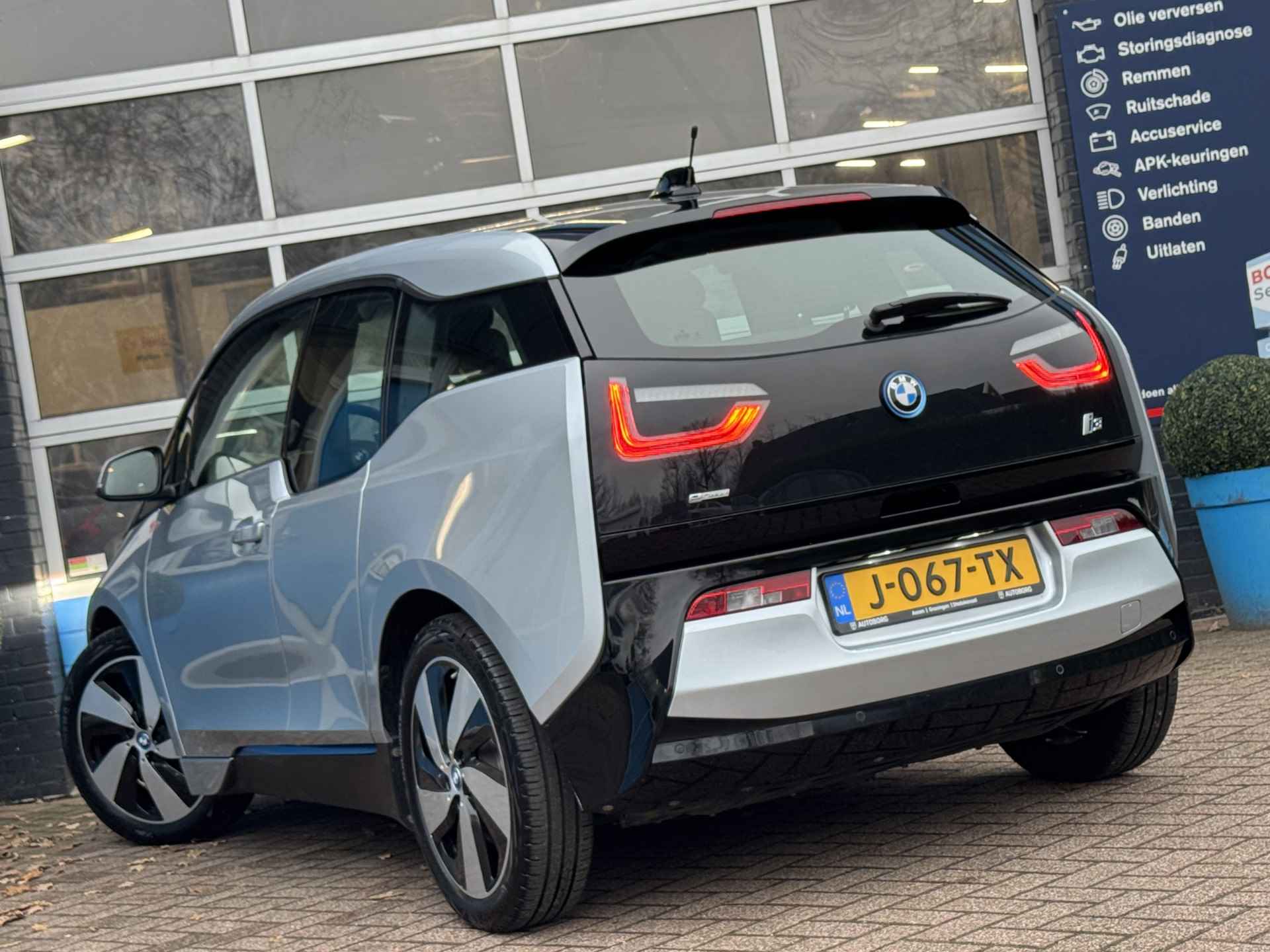 BMW i3 Basis iPerformance 22 kWh | Panoramadak | Apple Carplay | Rijklaar + 12 Maand BOVAG Garantie - 39/50