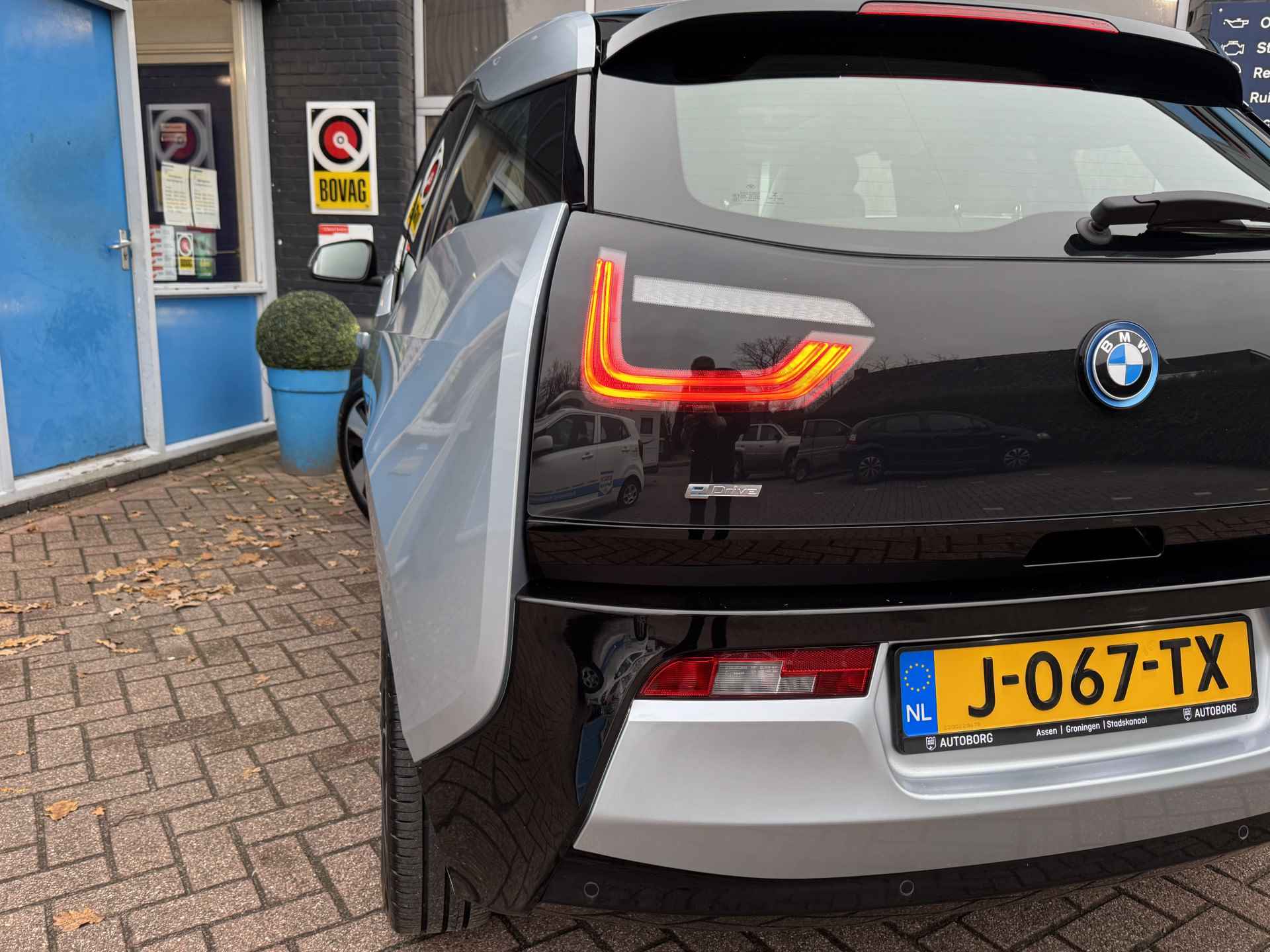 BMW i3 Basis iPerformance 22 kWh | Panoramadak | Apple Carplay | Rijklaar + 12 Maand BOVAG Garantie - 43/50