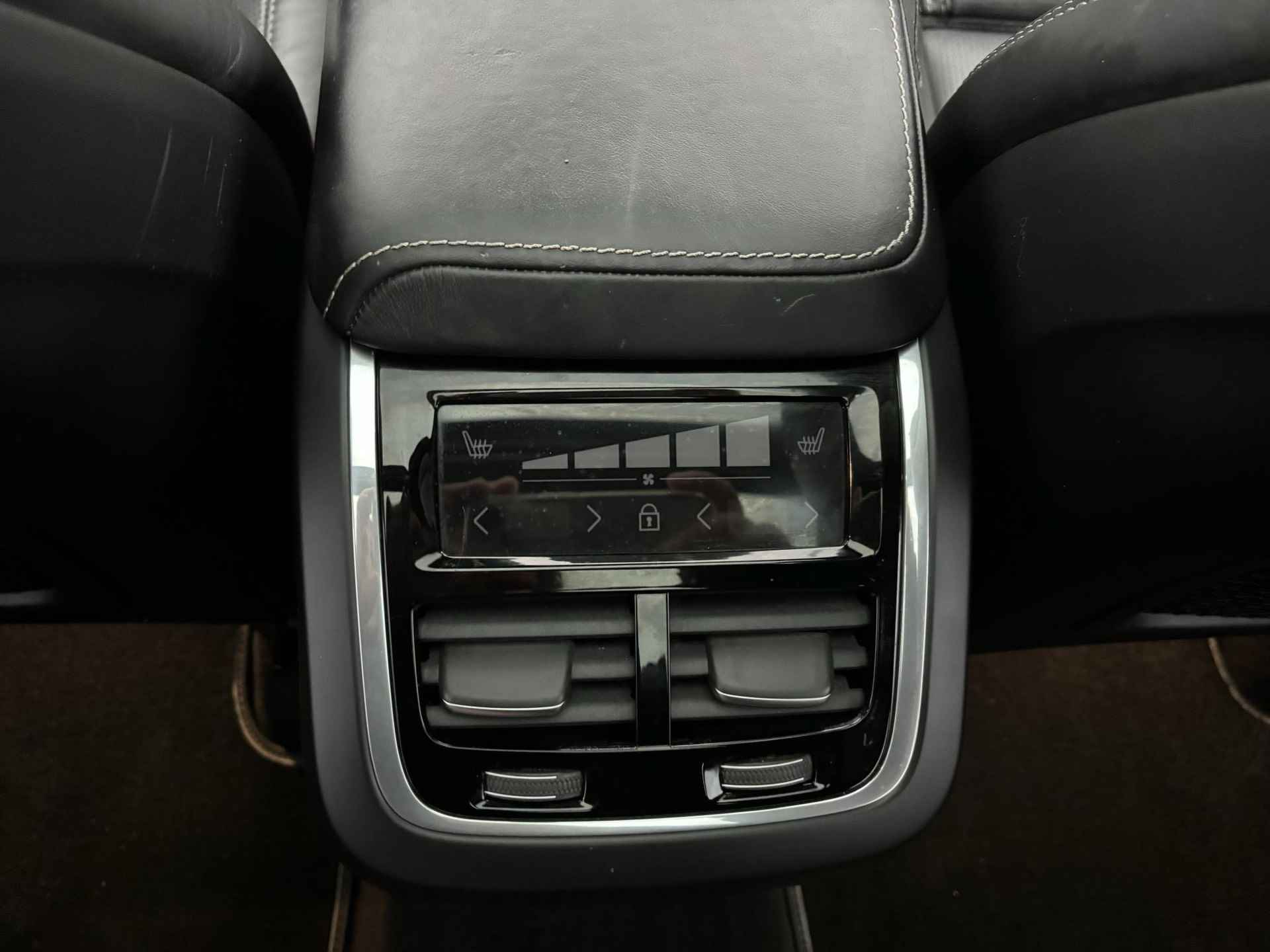 Volvo XC60 T5 Automaat R-Design  Luchtvering | Trekhaak | Head-up Display | Standkachel | Stoelventilatie | Adaptive Cruise | DAB | Panodak - 26/32