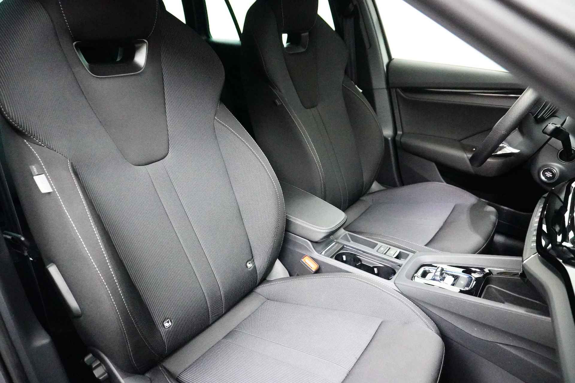 Škoda Octavia Combi 1.4 TSI 150 pk iV PHEV Sportline Business 6-DSG | Achteruitrijcamera | Navigatie | Keyless Entry | | Achteruitrijcamera | Navigatie | Keyless Entry | - 12/23