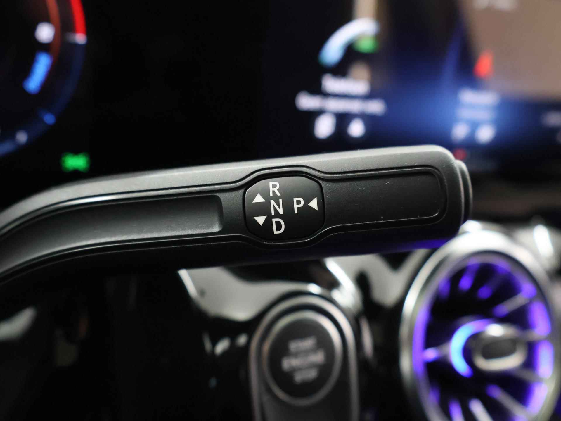 Mercedes-Benz GLA-klasse 250 e Business Solution AMG Limited | Panoramadak | Sfeerverlichting | Nightpakket incl. 20'' Velgen | Apple carplay | Achteruitrijcamera | - 31/46