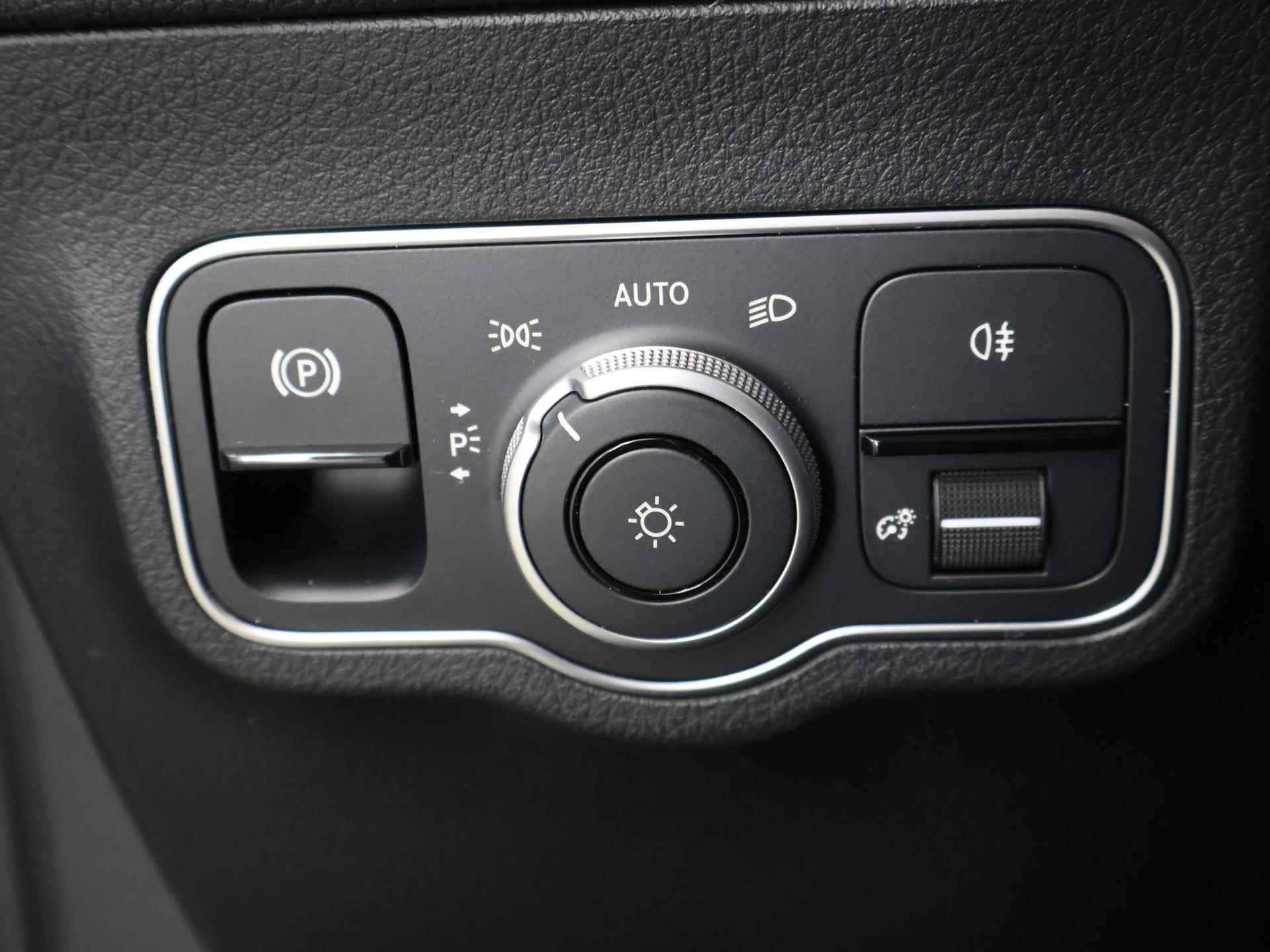 Mercedes-Benz GLA-klasse 250 e Business Solution AMG Limited | Panoramadak | Sfeerverlichting | Nightpakket incl. 20'' Velgen | Apple carplay | Achteruitrijcamera | - 38/46