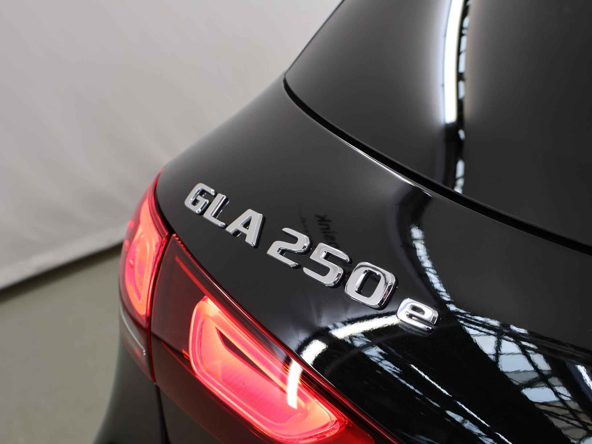Mercedes-Benz GLA-klasse 250 e Business Solution AMG Limited | Panoramadak | Sfeerverlichting | Nightpakket incl. 20'' Velgen | Apple carplay | Achteruitrijcamera | - 42/46