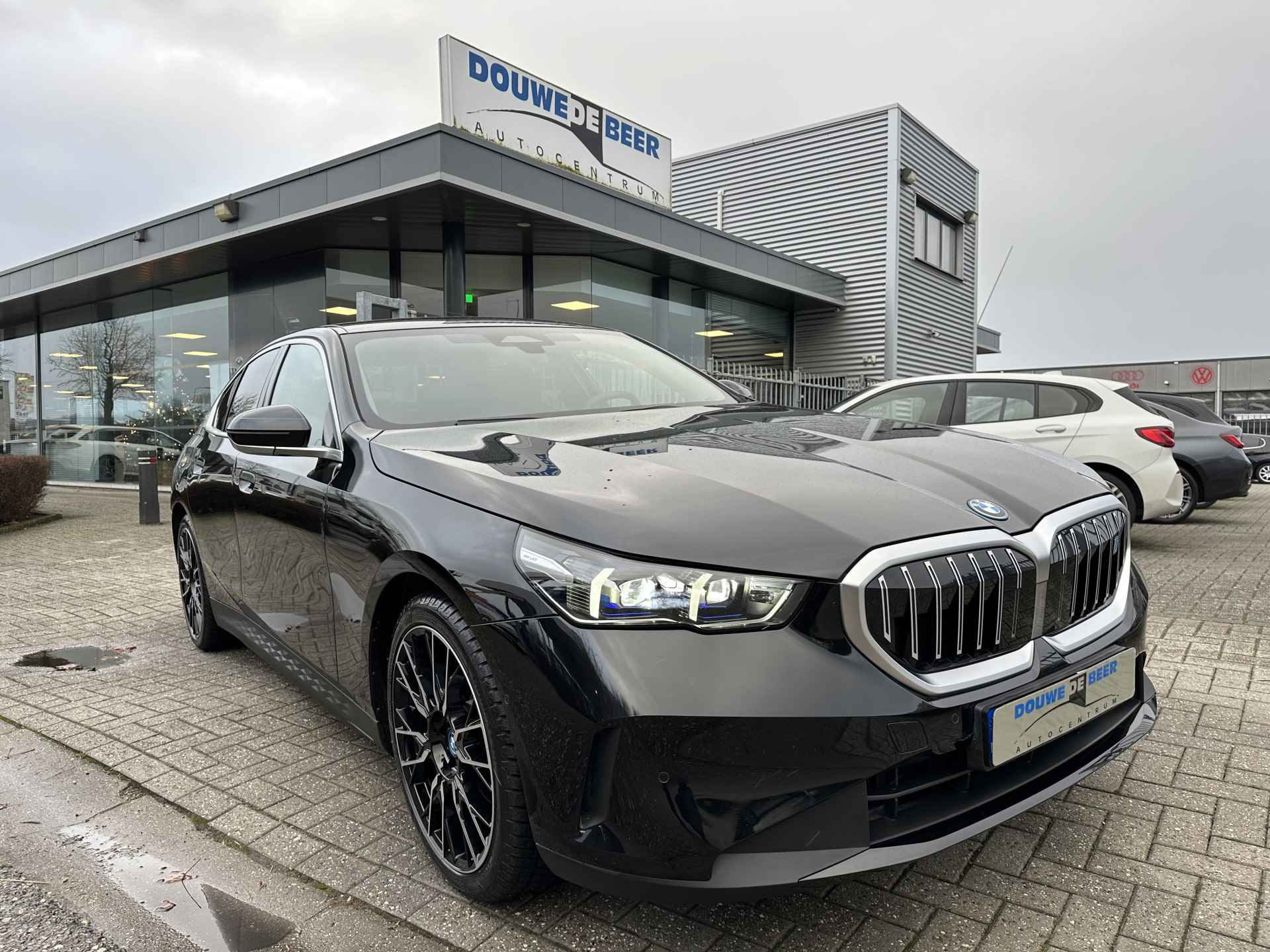 BMW i5 eDrive40 84 kWh Sportline Driving Assistant Plus | Camera | Leer | Stoelverw.