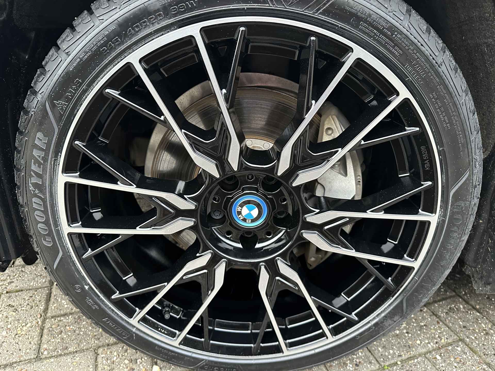 BMW i5 eDrive40 84 kWh Sport Line Driving Assistant Plus | Camera | Leer | Stoelverw. - 7/31