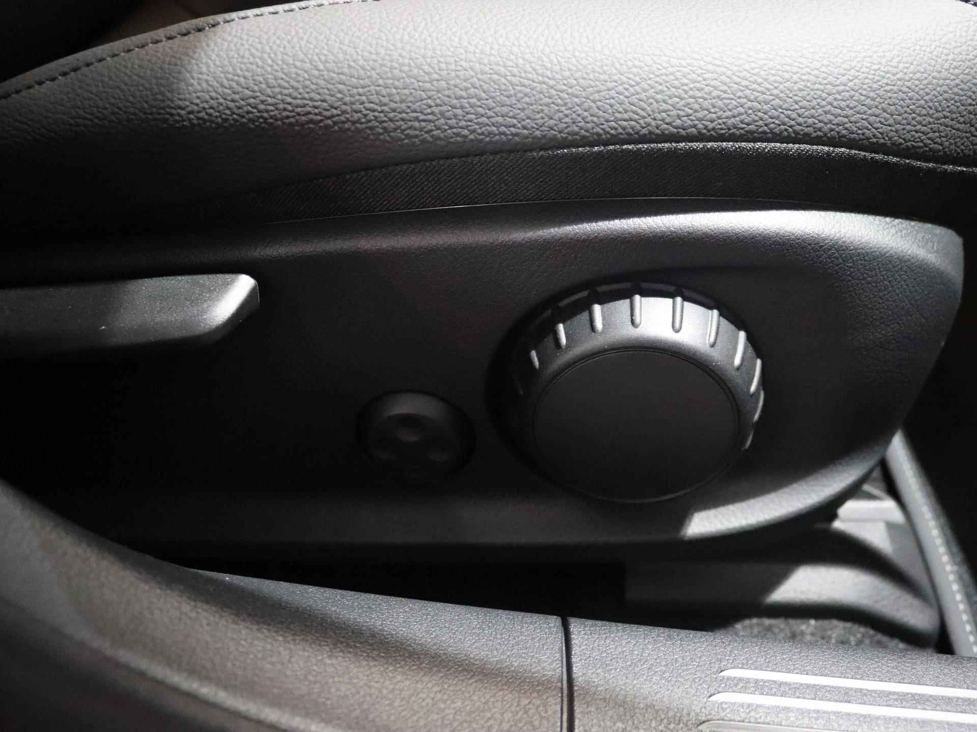 Mercedes-Benz CLA-klasse Shooting Brake 180 Star Edition Luxury Line | Widescreen | Camera | Stoelverwarming | Sfeerverlichting | Ele. kofferdeksel | Multibeam-Led | Comfortstoelen | Draadloze tel.lader | Keyless start | 18" Lichtmetaal | - 29/33