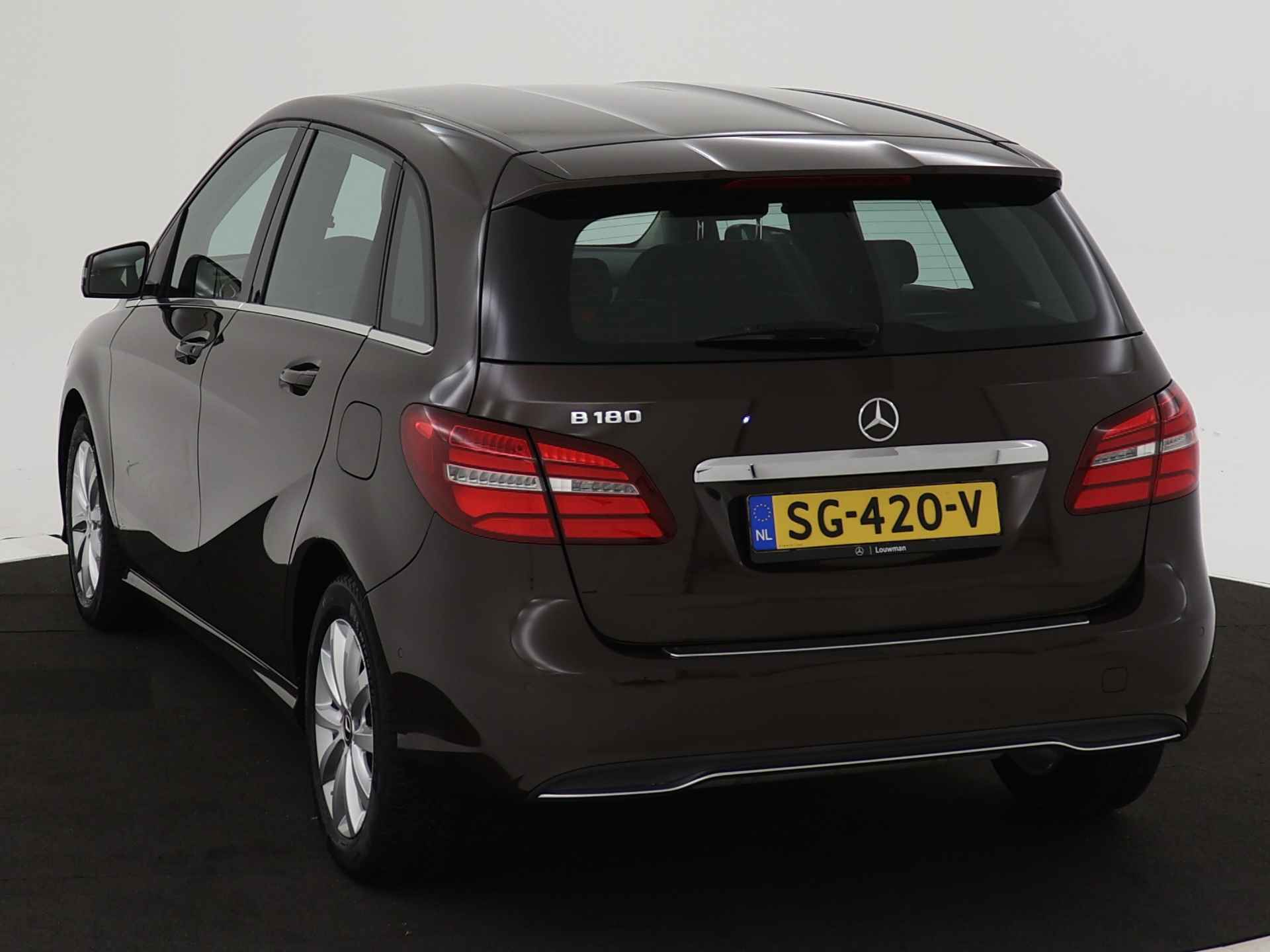 Mercedes-Benz B-Klasse 180 Ambition | Navigatie | Parkeersensoren | Inclusief 12 Maanden Garantie - 17/44