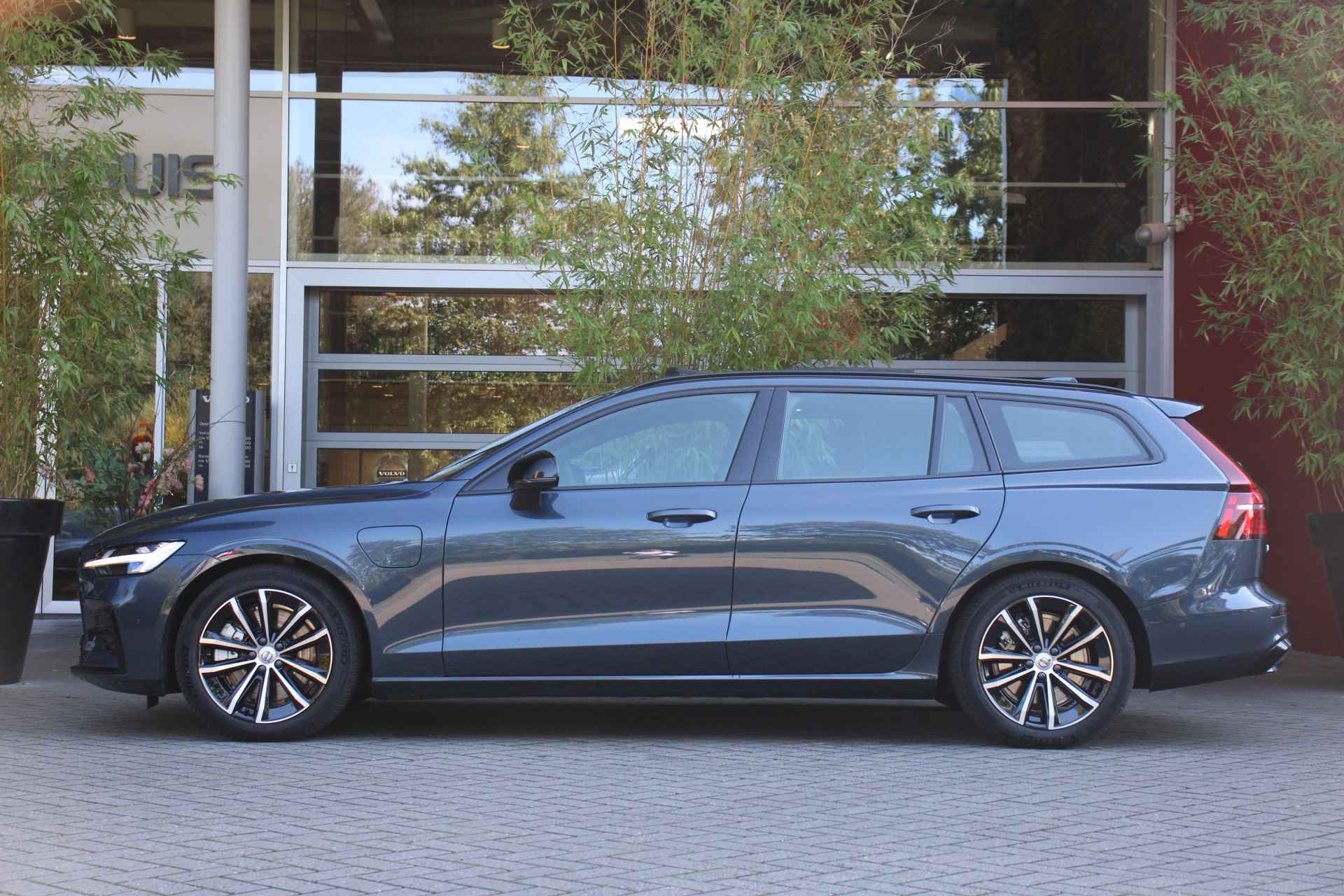 Volvo V60 T6 Recharge AWD Plus Dark | Trekhaak | 360 Camera | Schuifdak | Adaptive Cruise | Stuur/stoelverwarming - 5/25