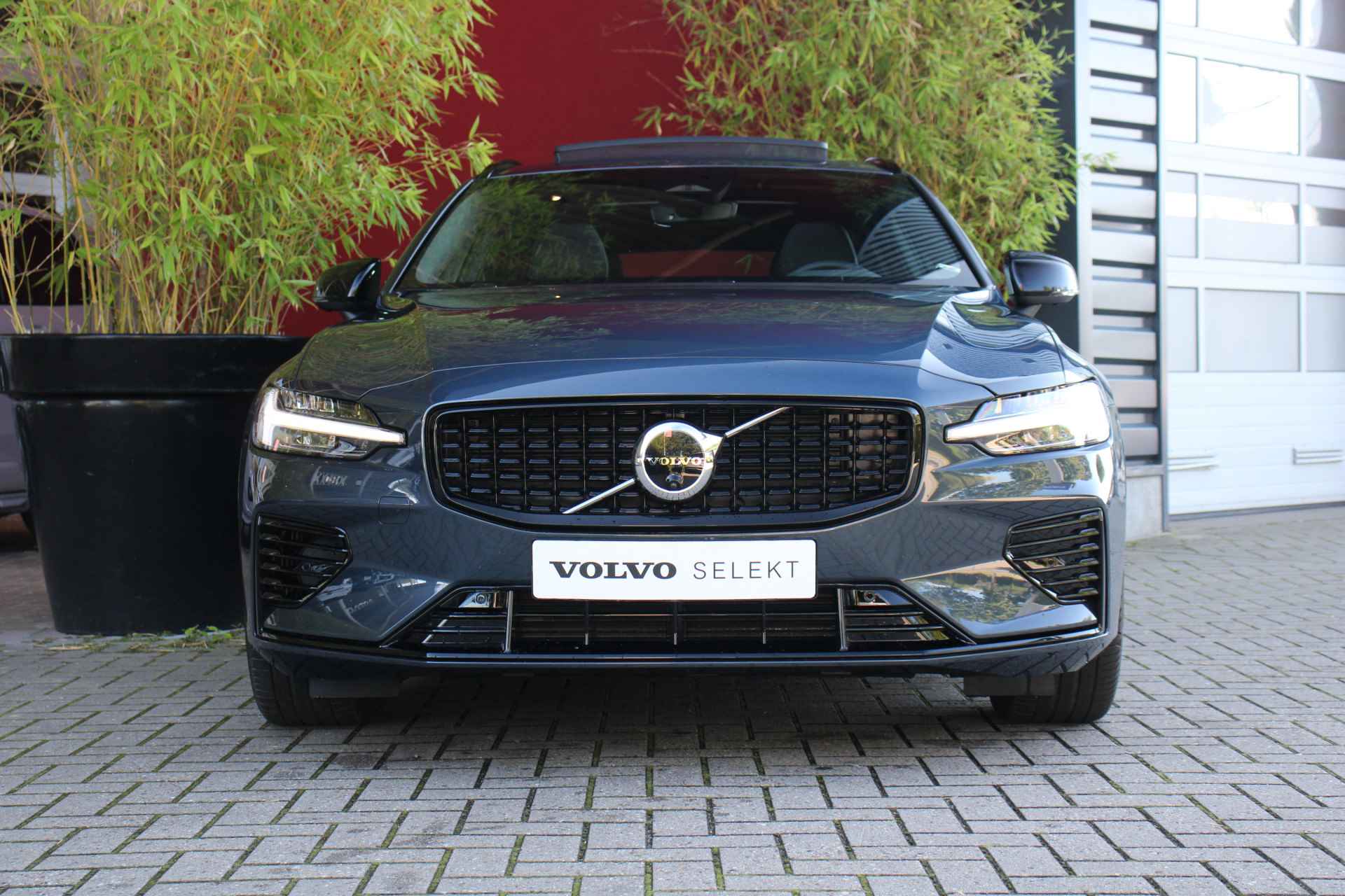 Volvo V60 T6 Recharge AWD Plus Dark | Trekhaak | 360 Camera | Schuifdak | Adaptive Cruise | Stuur/stoelverwarming - 10/25