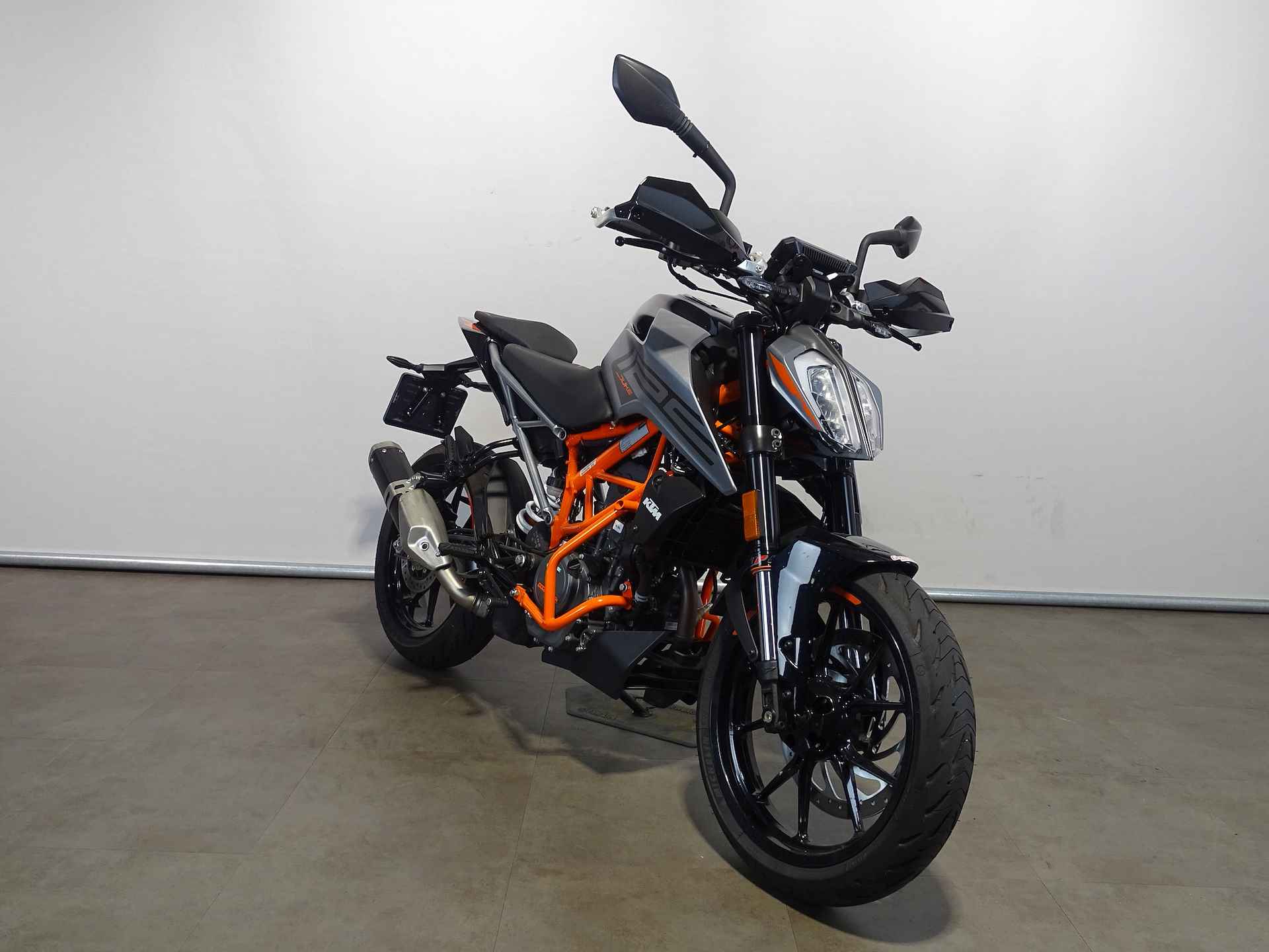 KTM 125 DUKE - 8/9