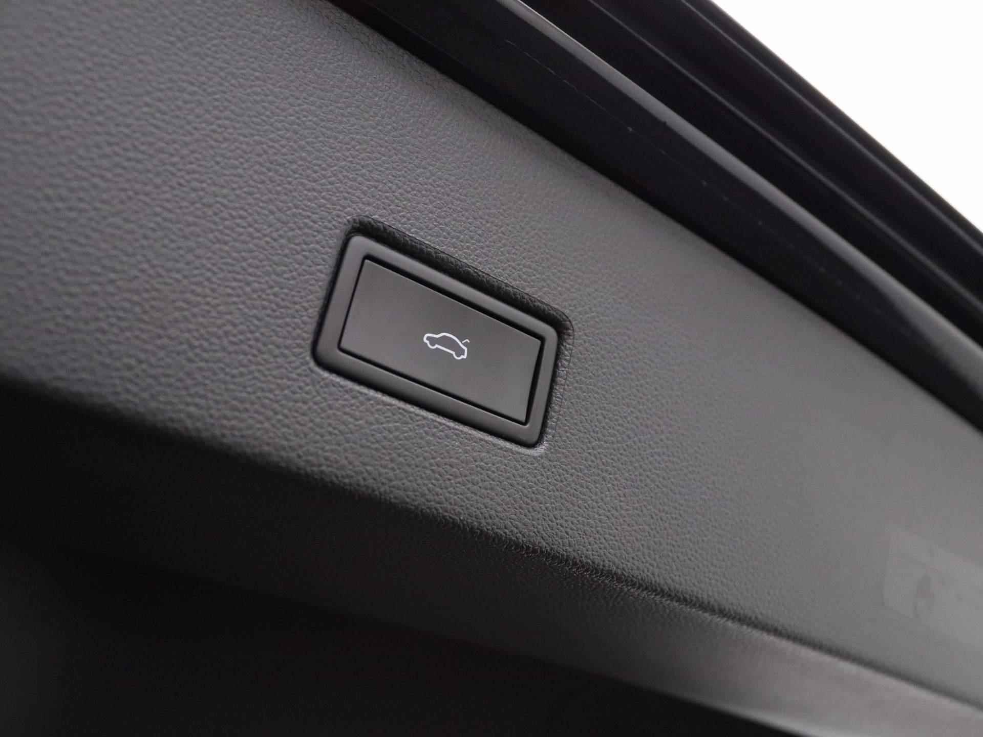 Volkswagen T-Roc 1.5 TSI Sport 150 PK | Automaat | Navigatie | Panoramadak | Adaptive Cruise Control | Climate Control | Stoelverwarming | Parkeersensoren | Virtual Cockpit | Rijprofielen | LED | Lichtmetalen velgen | Privacy glass | - 16/43