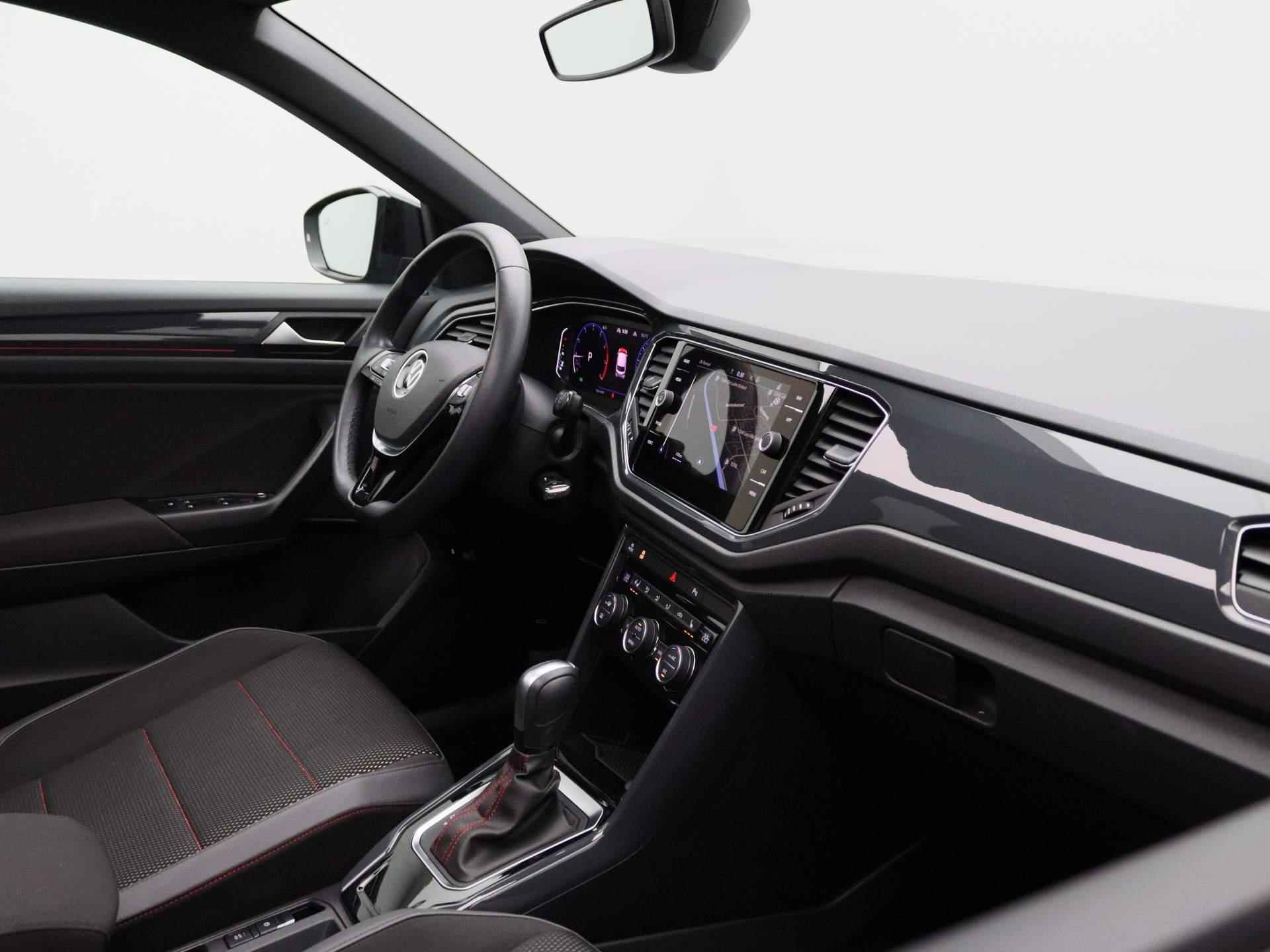 Volkswagen T-Roc 1.5 TSI Sport 150 PK | Automaat | Navigatie | Panoramadak | Adaptive Cruise Control | Climate Control | Stoelverwarming | Parkeersensoren | Virtual Cockpit | Rijprofielen | LED | Lichtmetalen velgen | Privacy glass | - 35/43