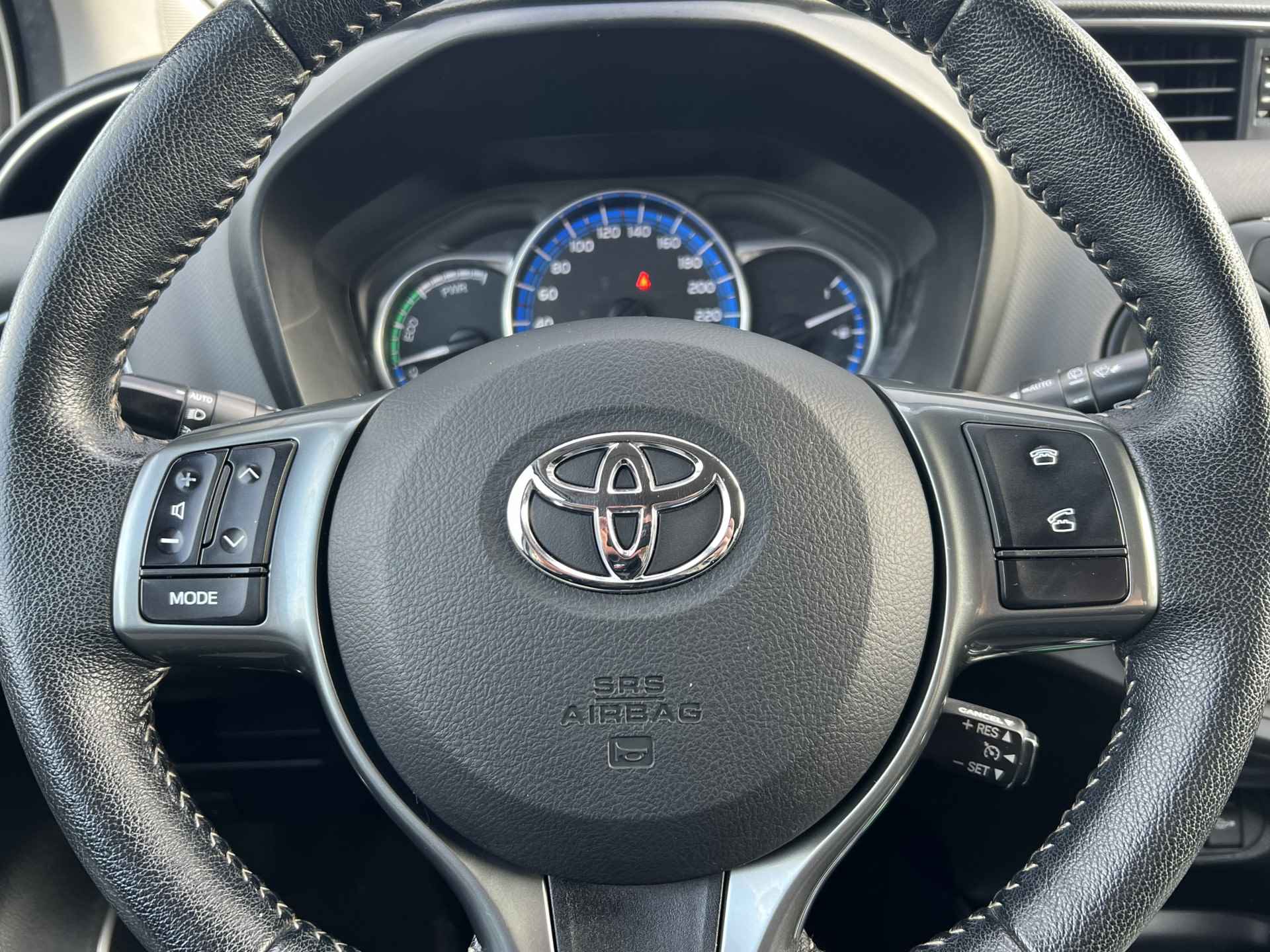 Toyota Yaris 1.5 Hybrid Dynamic NAVI - 11/28