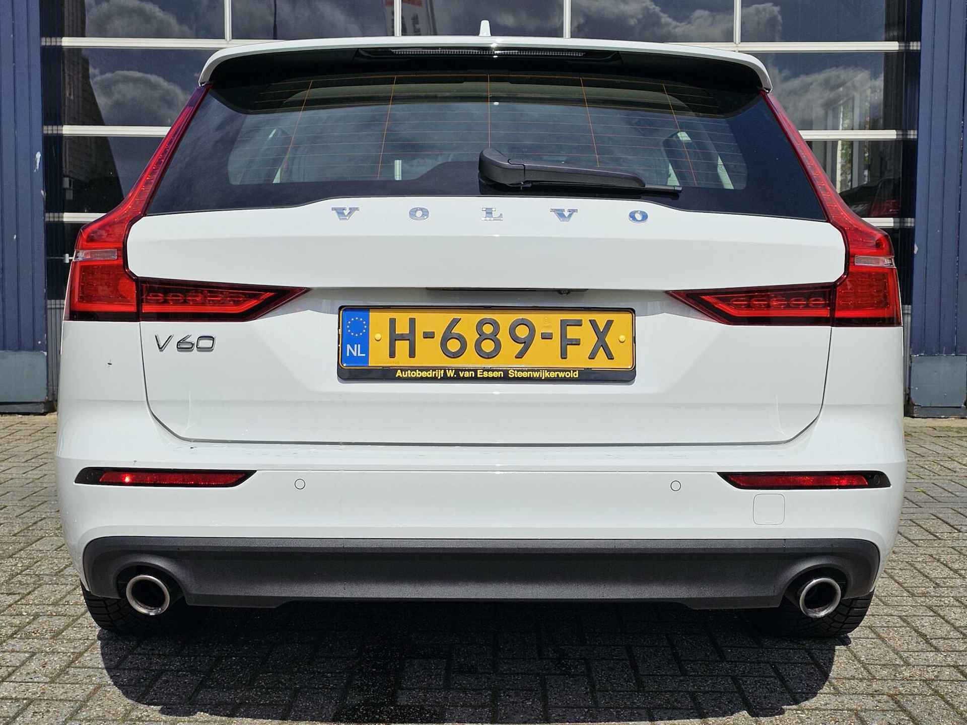 Volvo V60 2.0 T4 Momentum Pro - 4/40