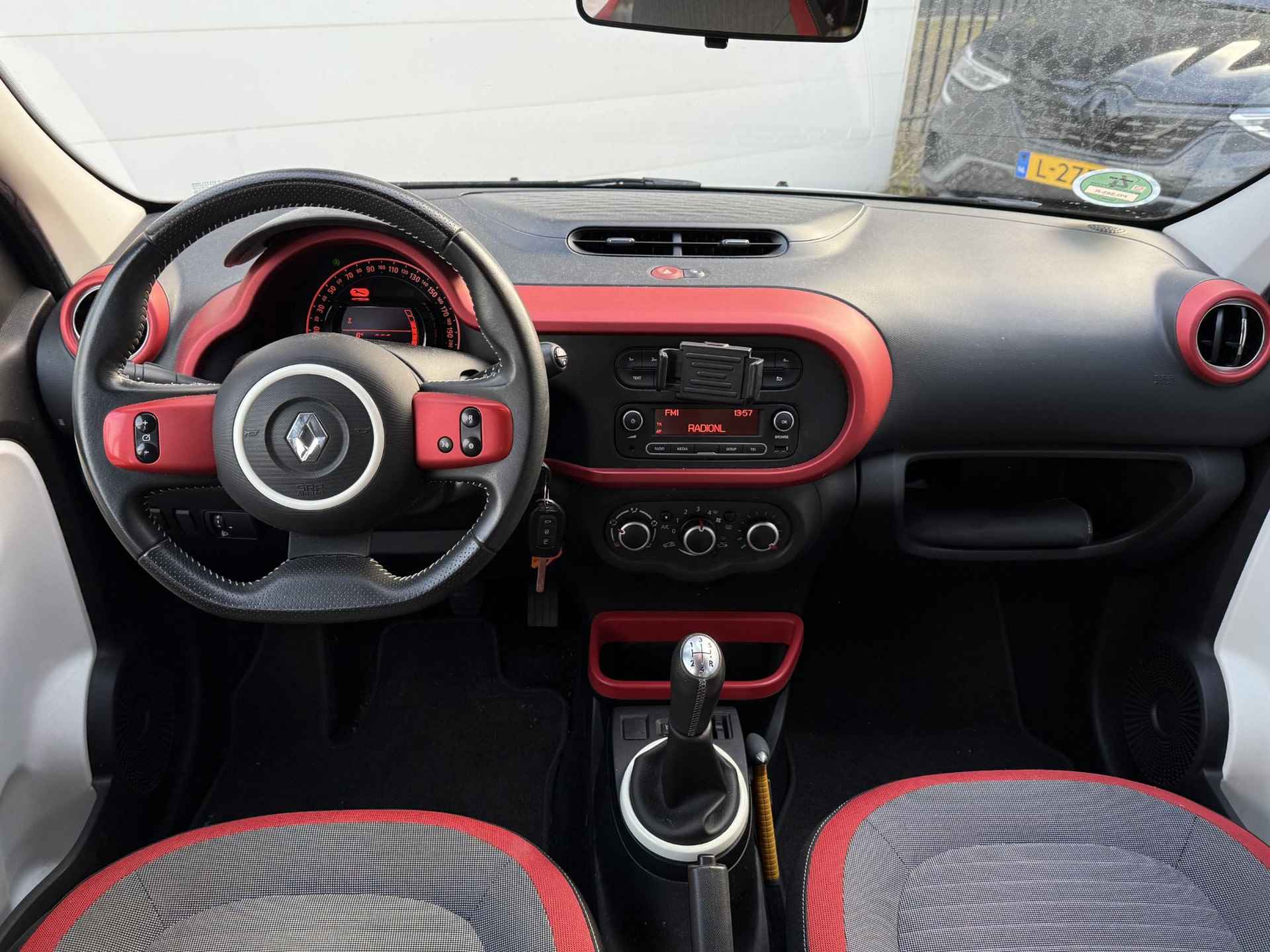 Renault Twingo 1.0 SCe 70 Collection | Cruise Control | Airco | Dealer Onderhouden! - 4/26