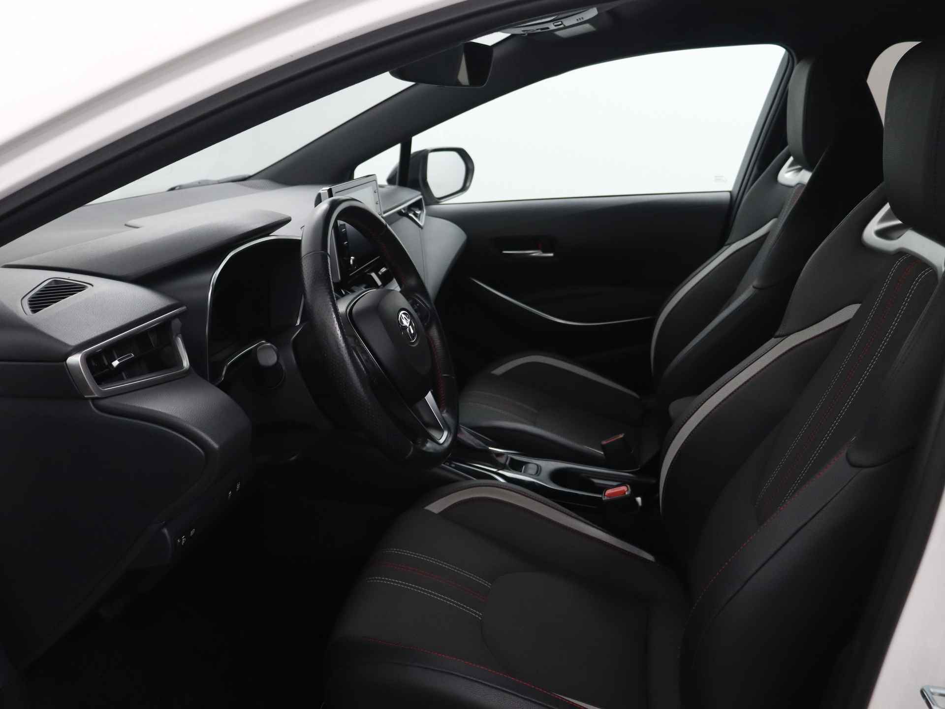Toyota Corolla 1.8 Hybrid GR-Sport | 18 inch LM velgen | Adaptive Cruise Control | GR Sport uitgevoerd | - 18/38