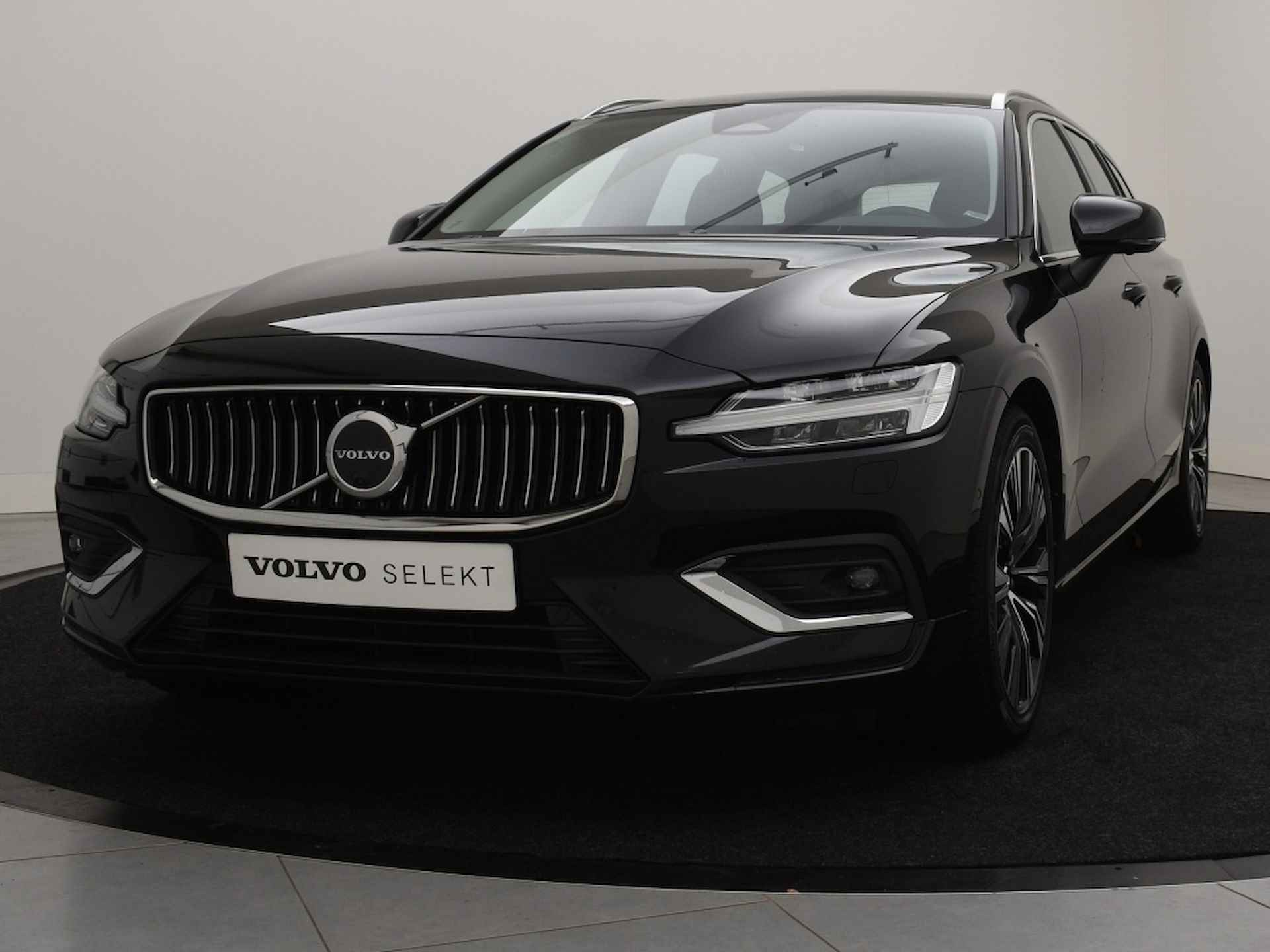 Volvo V60 B4 AUT(7) PLUS BRIGHT HARMAN KARDON 360GR CAM ACC STANDKACHEL - 2/34