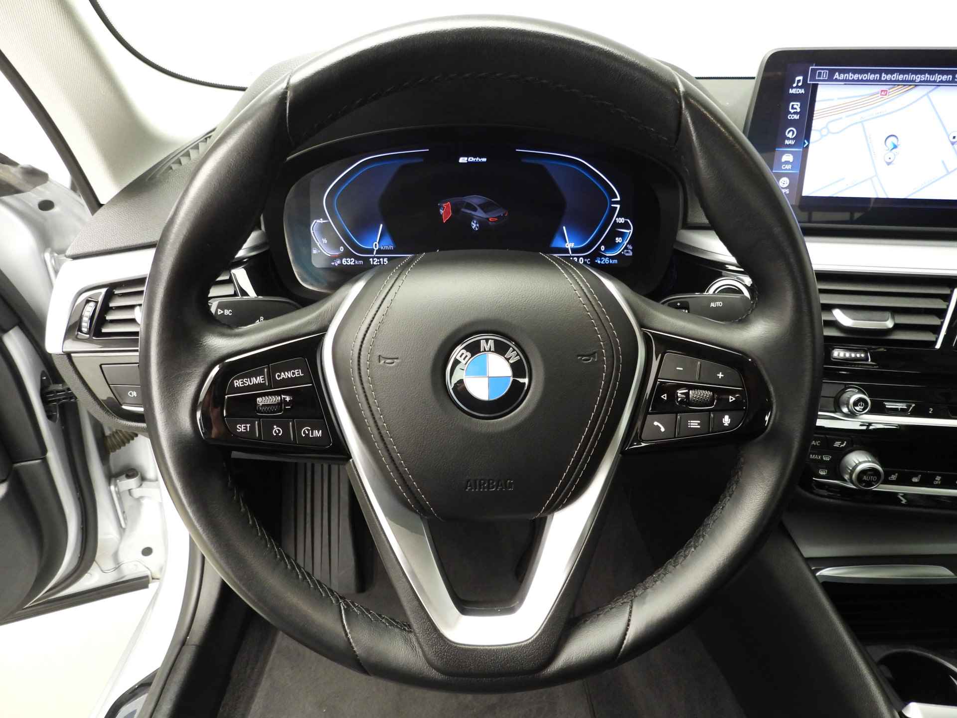 BMW 5 Serie Sedan 530e LCI model!! / LED / Leder / Navigatie / Comfortzetels / Stoelverwarming /  Chrome line / DAB / Alu 17 inch - 11/39