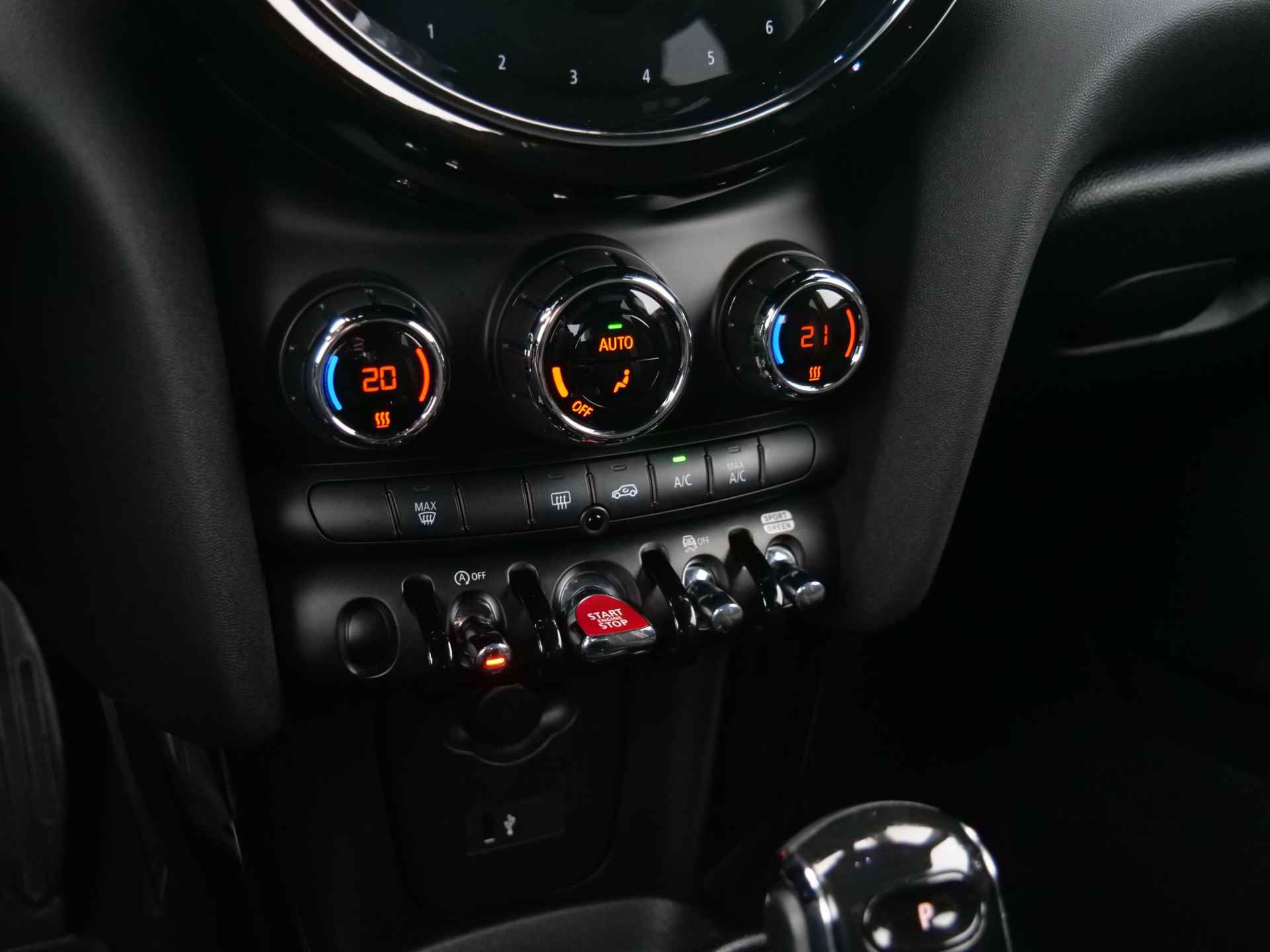 MINI Mini 1.5 Cooper 136pk John Cooper Works Automaat LED / Navigatie / Climate Control - 35/40