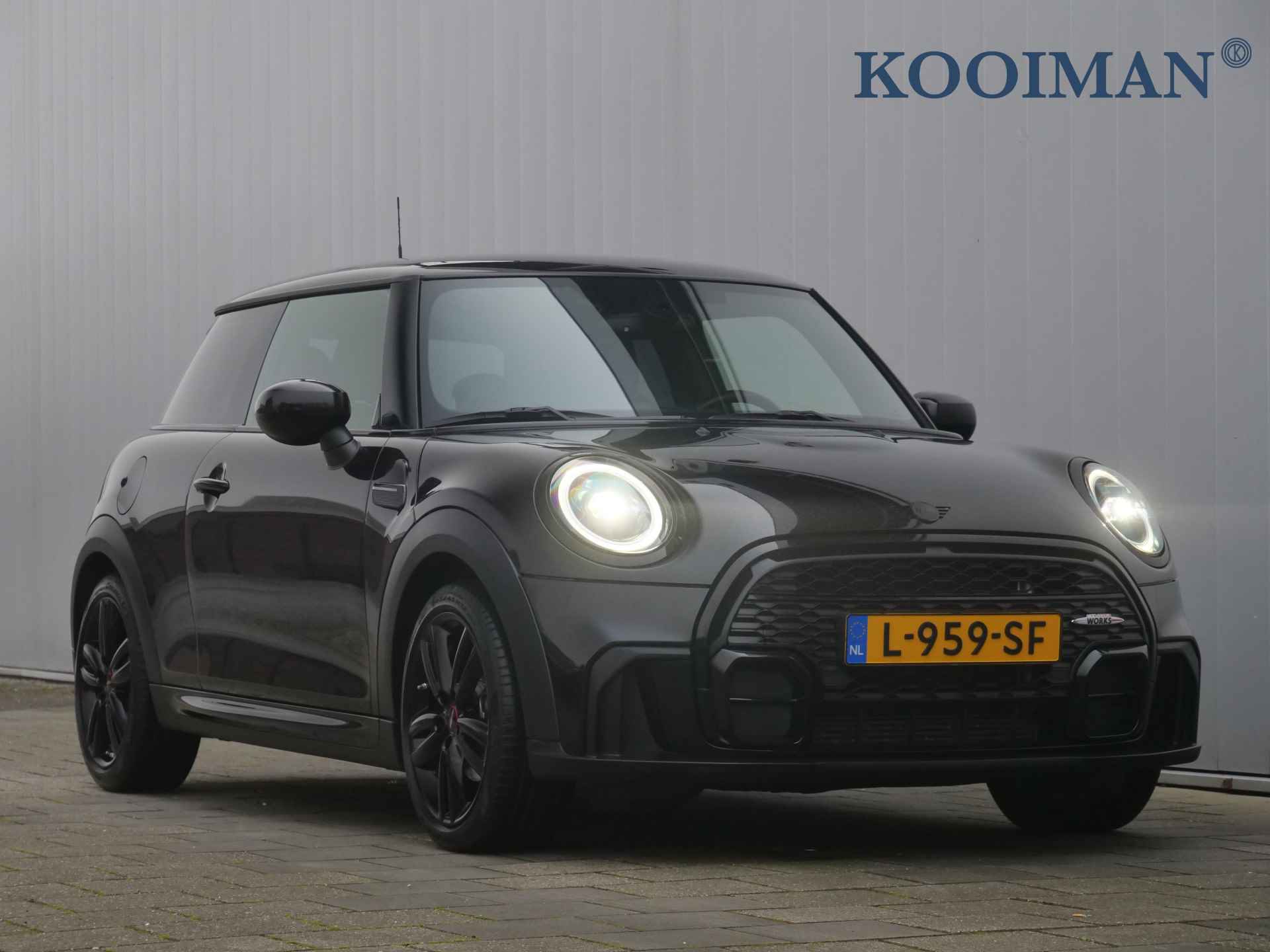 MINI Mini 1.5 Cooper 136pk John Cooper Works Automaat LED / Navigatie / Climate Control - 1/40