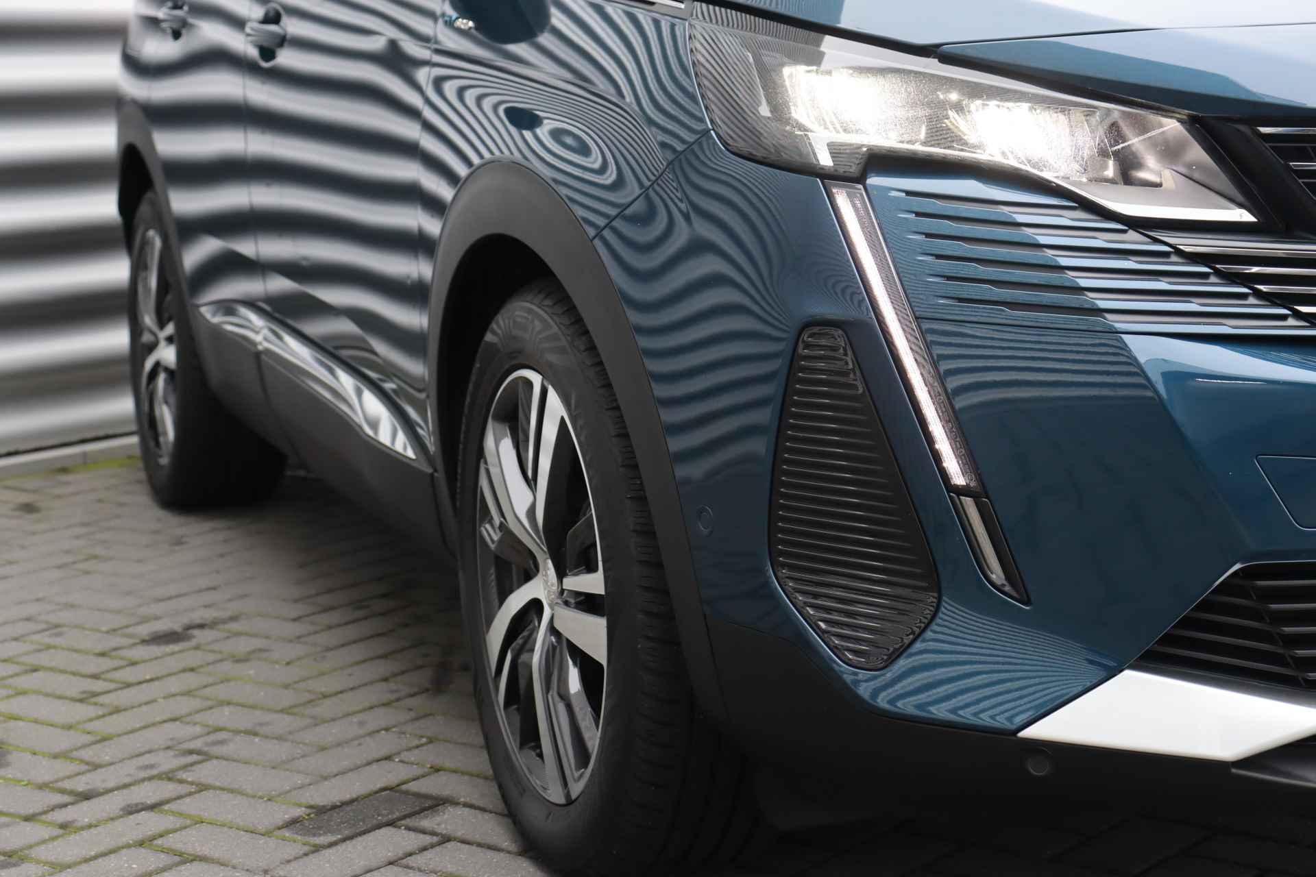 Peugeot 3008 1.6 HYBRID 225PK ALLURE PACK BUSINESS AUTOMAAT / NAVI / LEDER / CLIMA / LED / PDC / 18" LMV / CAMERA / KEYLESS / BLUETOOTH / CRU - 16/39