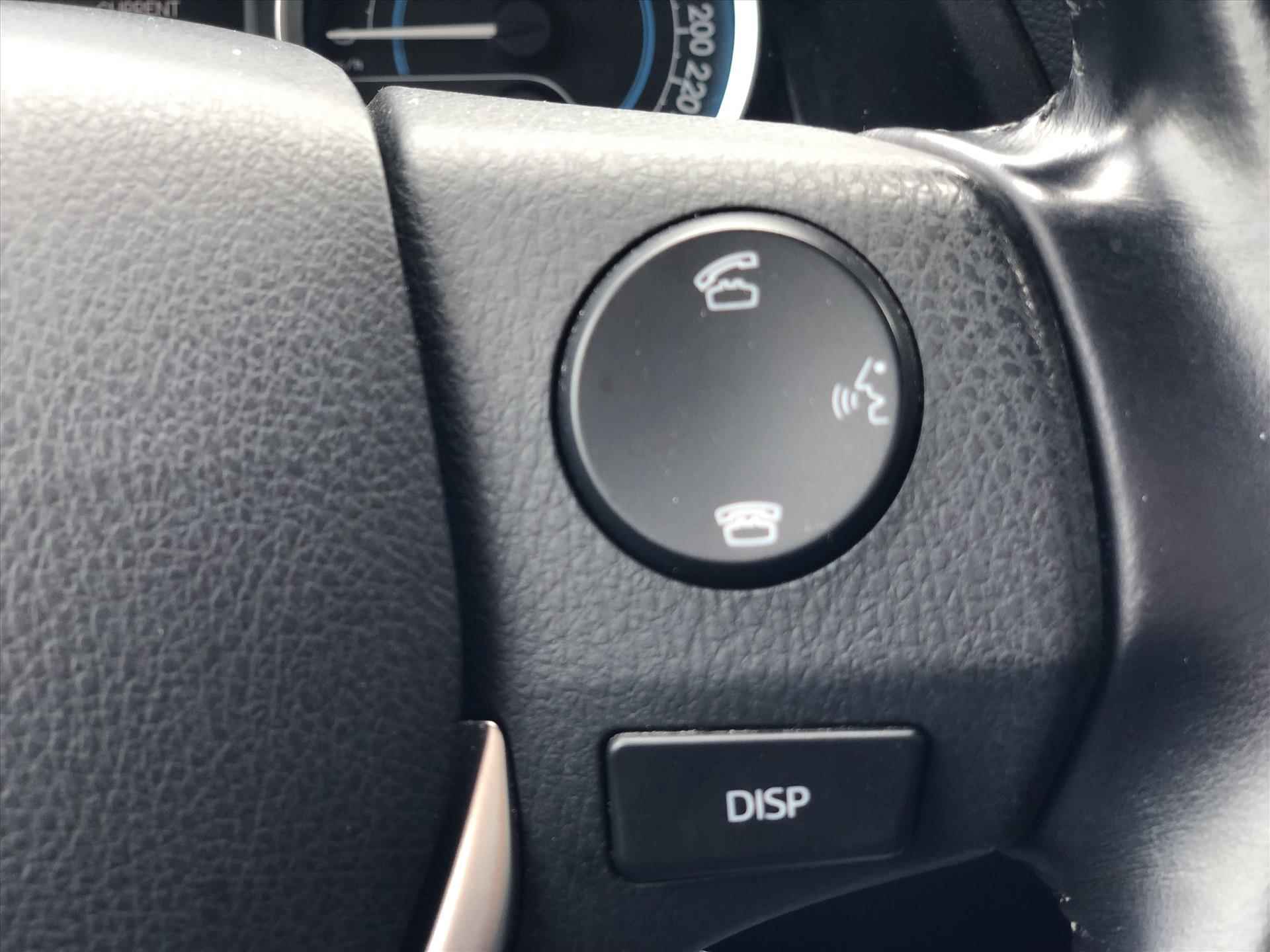 Toyota Auris 1.8 Hybrid Dynamic | Navigatie, Parkeercamera, 16 inch Lichtmetalen velgen, Privacy Glass, Bluetooth, Top onderhouden! - 3/37