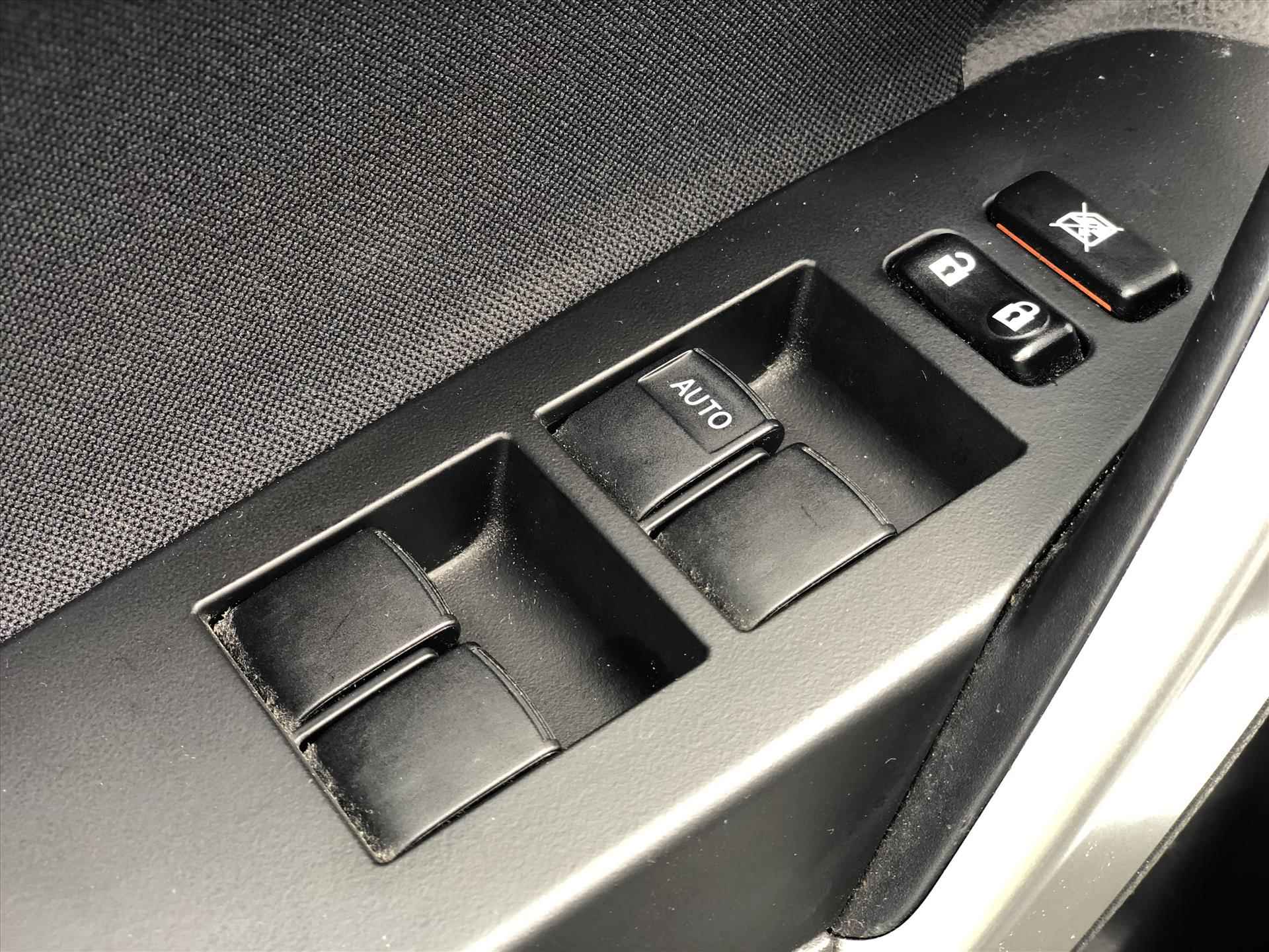 Toyota Auris 1.8 Hybrid Dynamic | Navigatie, Parkeercamera, 16 inch Lichtmetalen velgen, Privacy Glass, Bluetooth, Top onderhouden! - 14/37