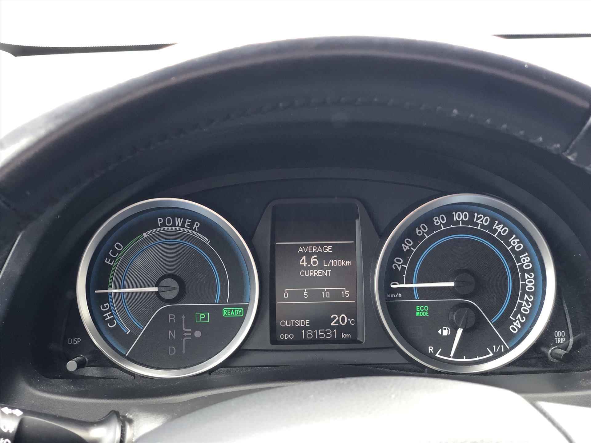 Toyota Auris 1.8 Hybrid Dynamic | Navigatie, Parkeercamera, 16 inch Lichtmetalen velgen, Privacy Glass, Bluetooth, Top onderhouden! - 18/37