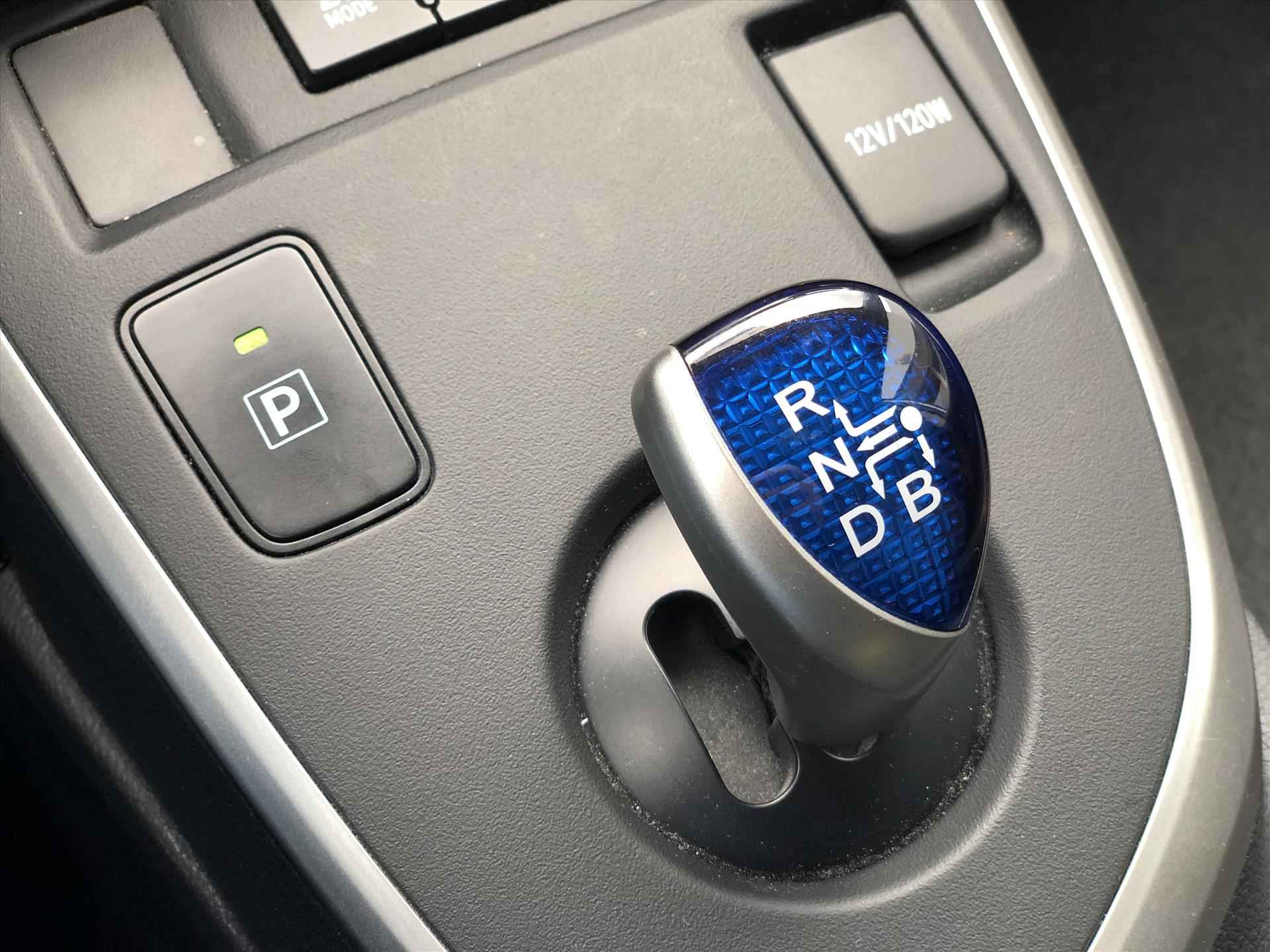 Toyota Auris 1.8 Hybrid Dynamic | Navigatie, Parkeercamera, 16 inch Lichtmetalen velgen, Privacy Glass, Bluetooth, Top onderhouden! - 23/37