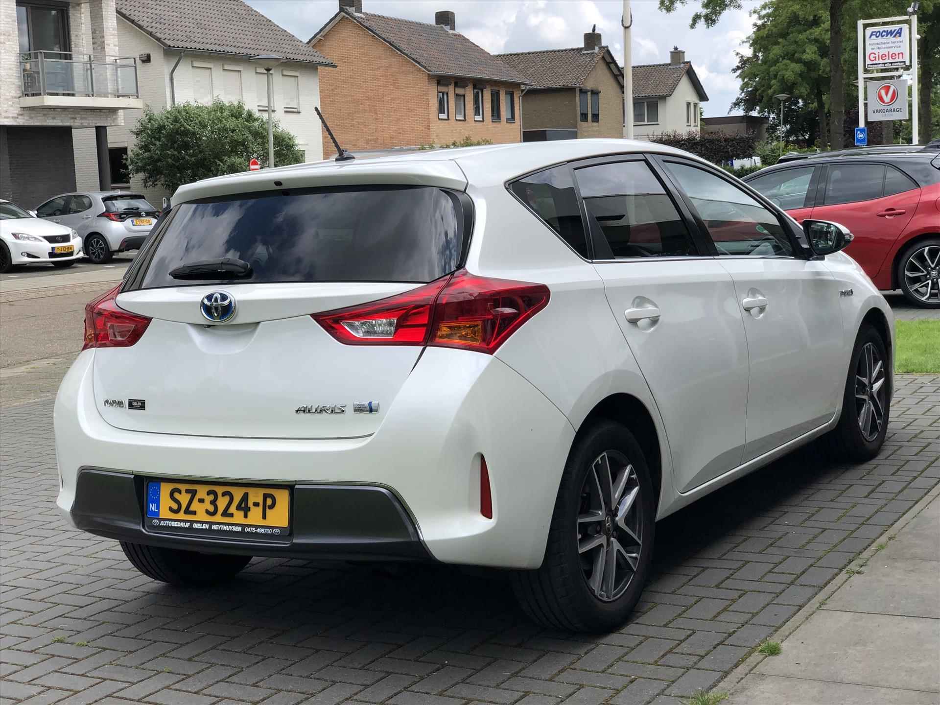 Toyota Auris 1.8 Hybrid Dynamic | Navigatie, Parkeercamera, 16 inch Lichtmetalen velgen, Privacy Glass, Bluetooth, Top onderhouden! - 10/31