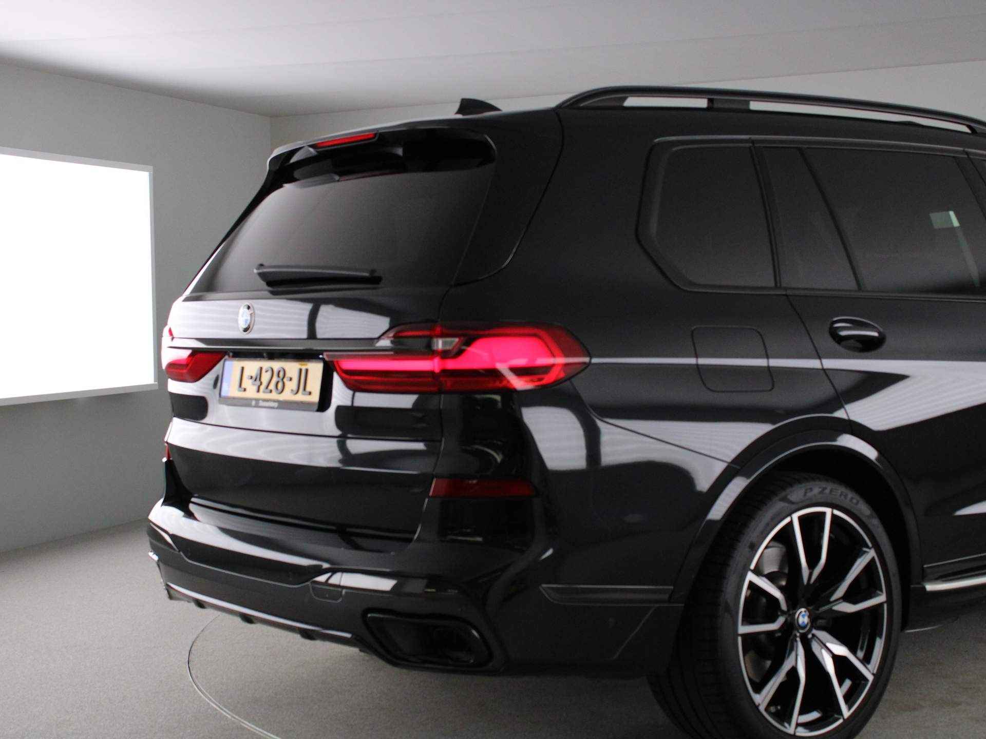 BMW X7 xDrive40i High Executive M Sport - 28/30