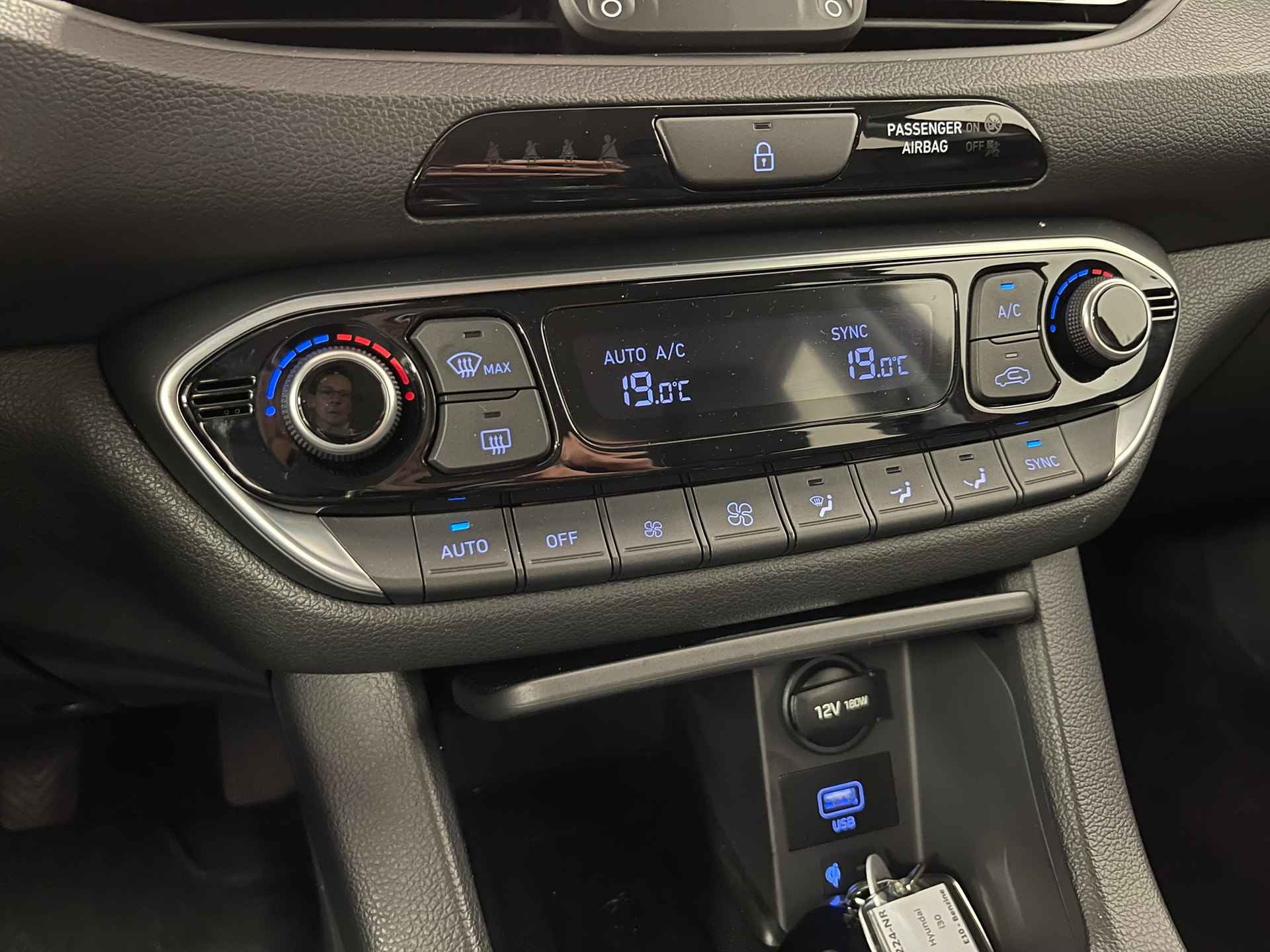 Hyundai i30 Wagon 1.5 T-GDi MHEV Premium | Stoelverkoeling & -verwarming | Camera | Carplay | Getint glas | Trekhaak | - 23/30