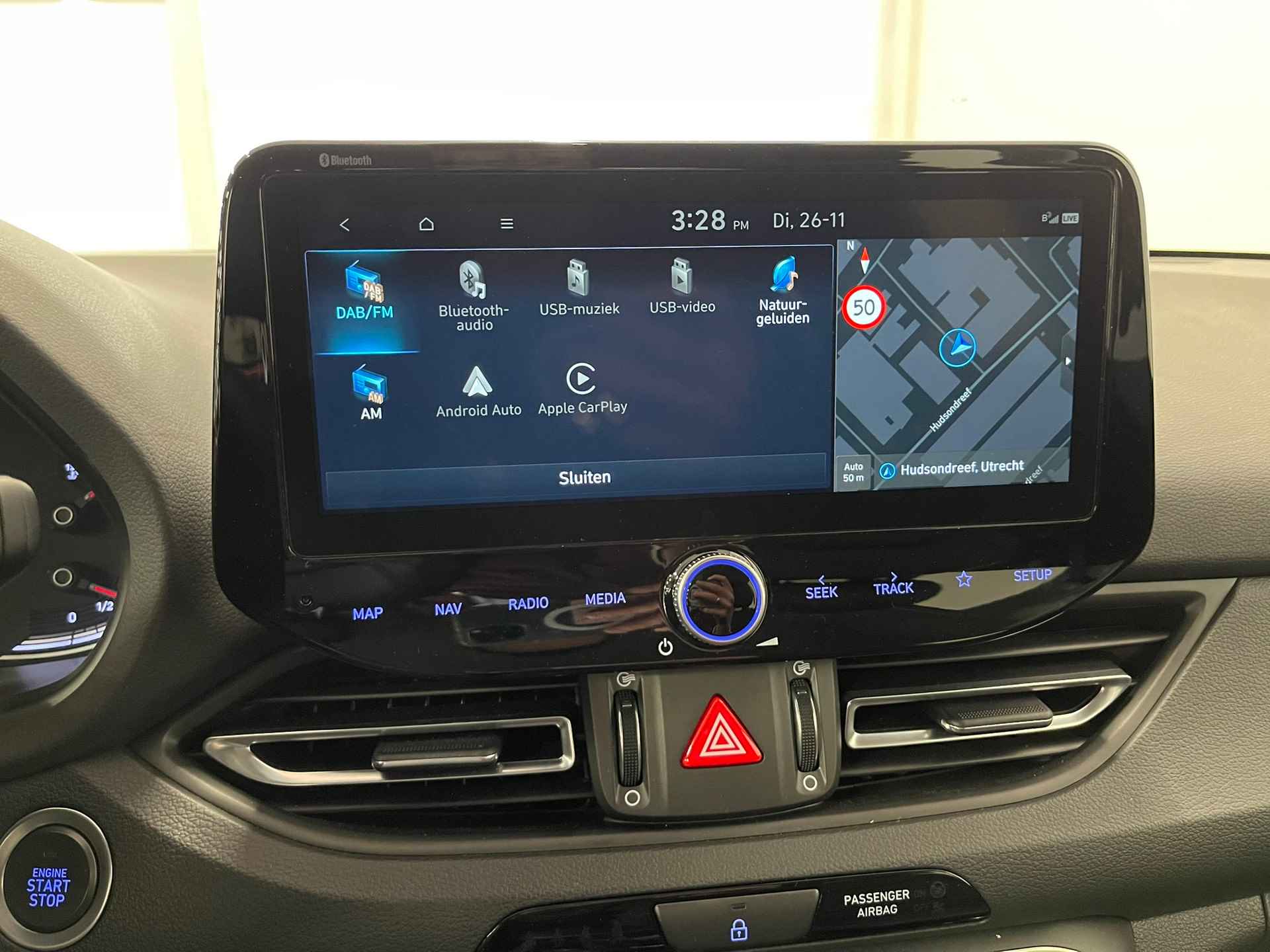 Hyundai i30 Wagon 1.5 T-GDi MHEV Premium | Stoelverkoeling & -verwarming | Camera | Carplay | Getint glas | Trekhaak | - 26/30