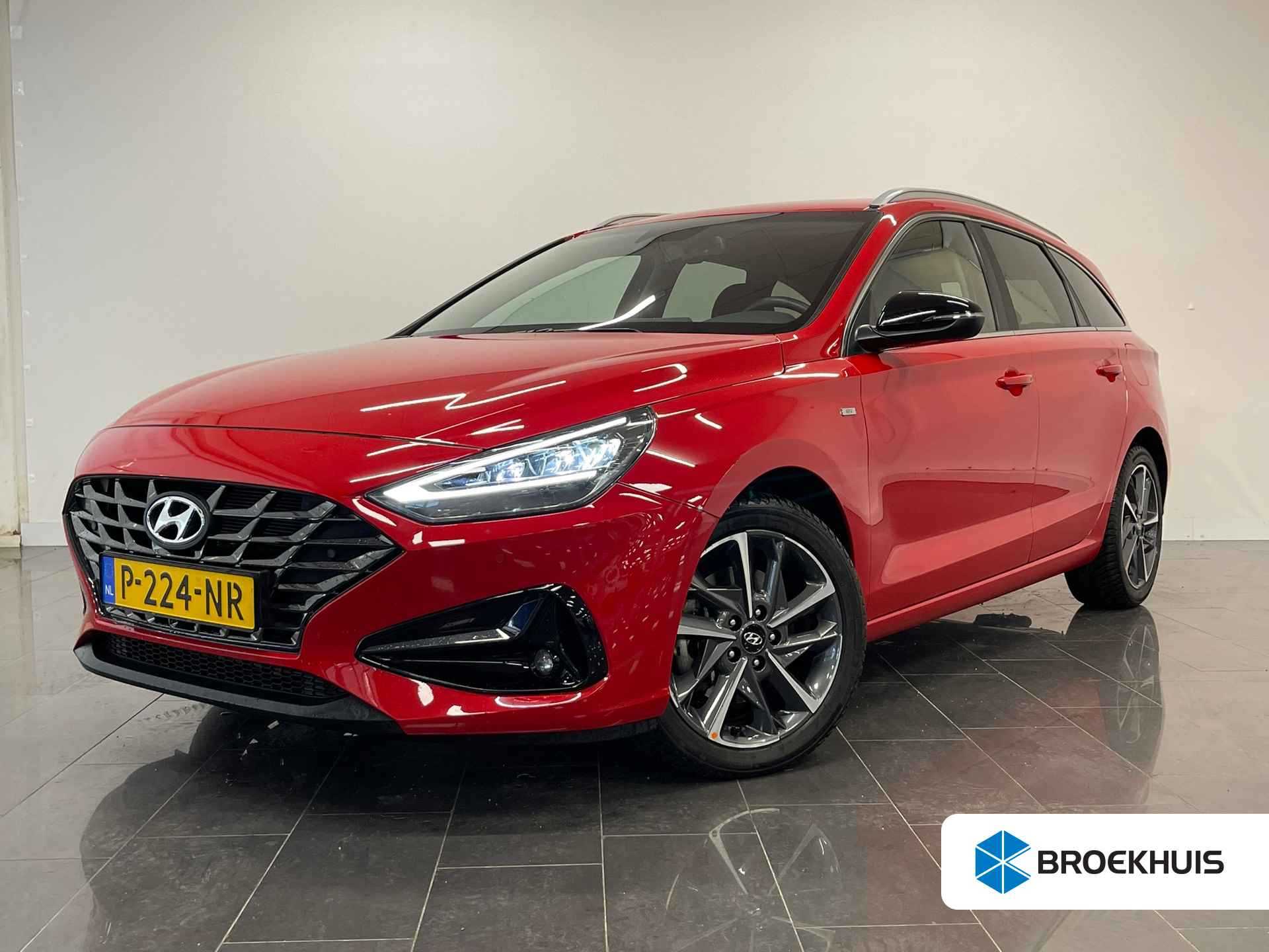 Hyundai i30 Wagon 1.5 T-GDi MHEV Premium | Stoelverkoeling & -verwarming | Camera | Carplay | Getint glas | Trekhaak | - 1/30