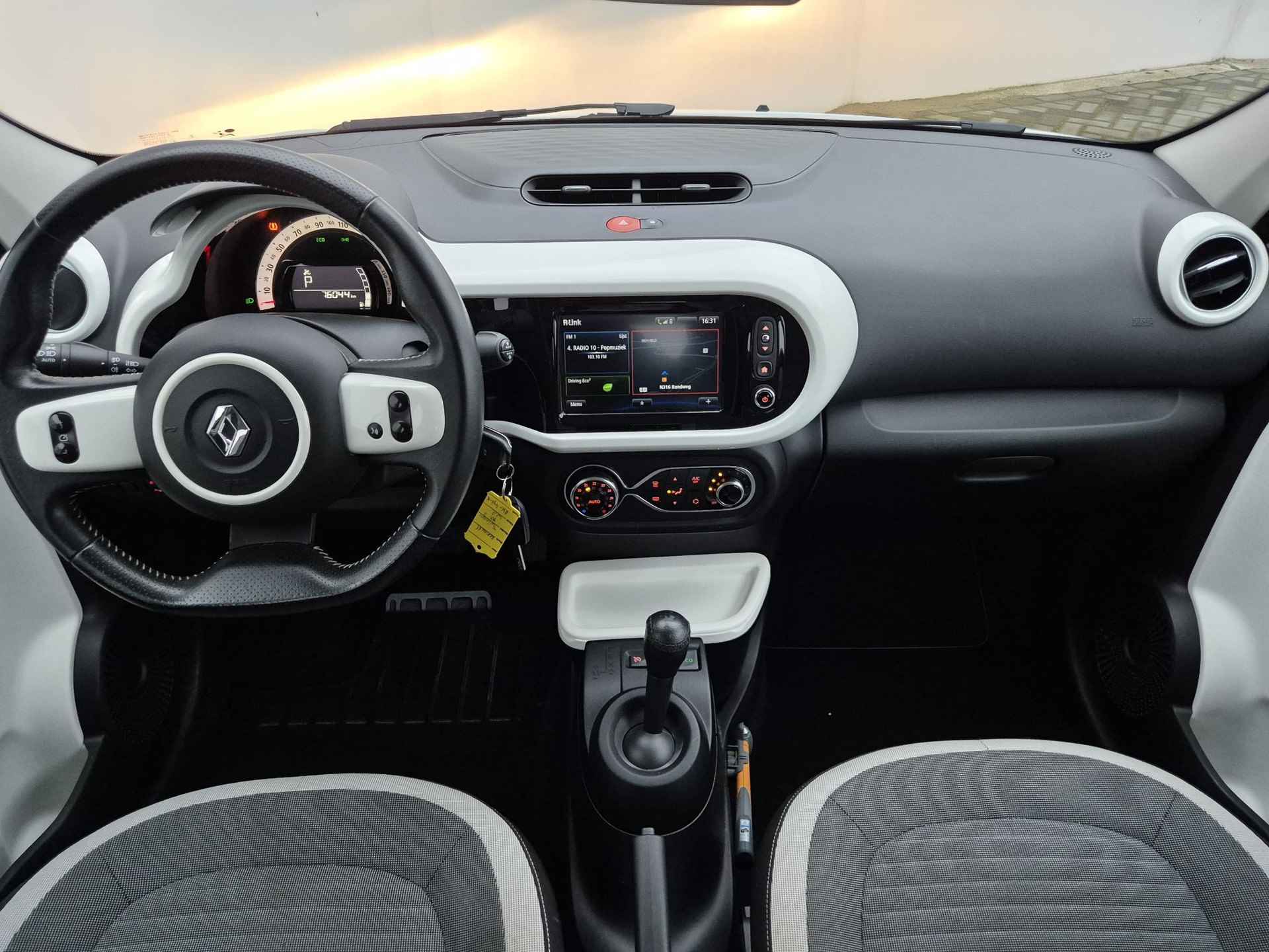 Renault Twingo 1.0 SCe Intens Automaat / 16" Lmv met All season banden / Navigatie / Achterruitrijcamera / - 2/43