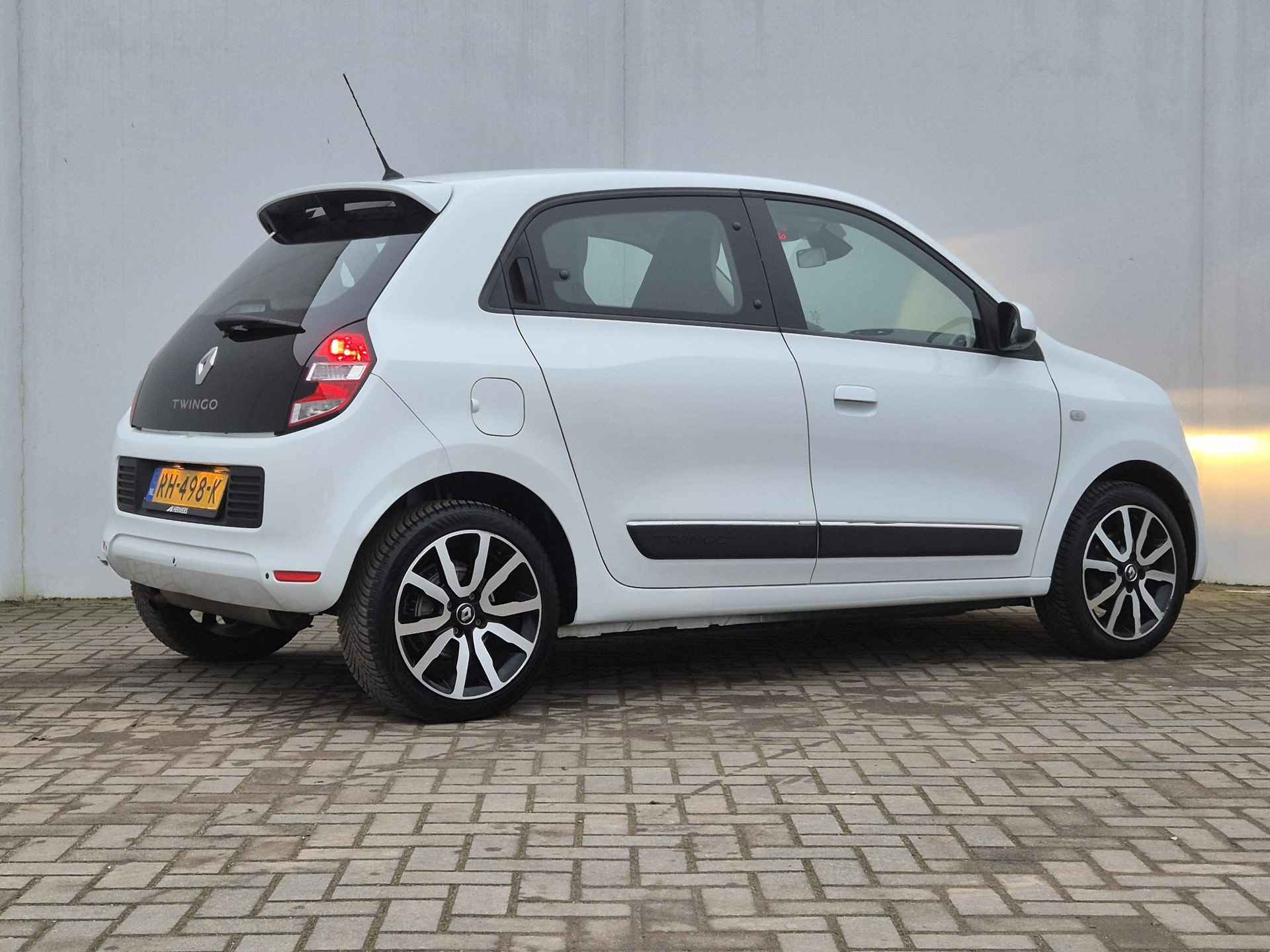 Renault Twingo 1.0 SCe Intens Automaat / 16" Lmv met All season banden / Navigatie / Achterruitrijcamera / - 3/43