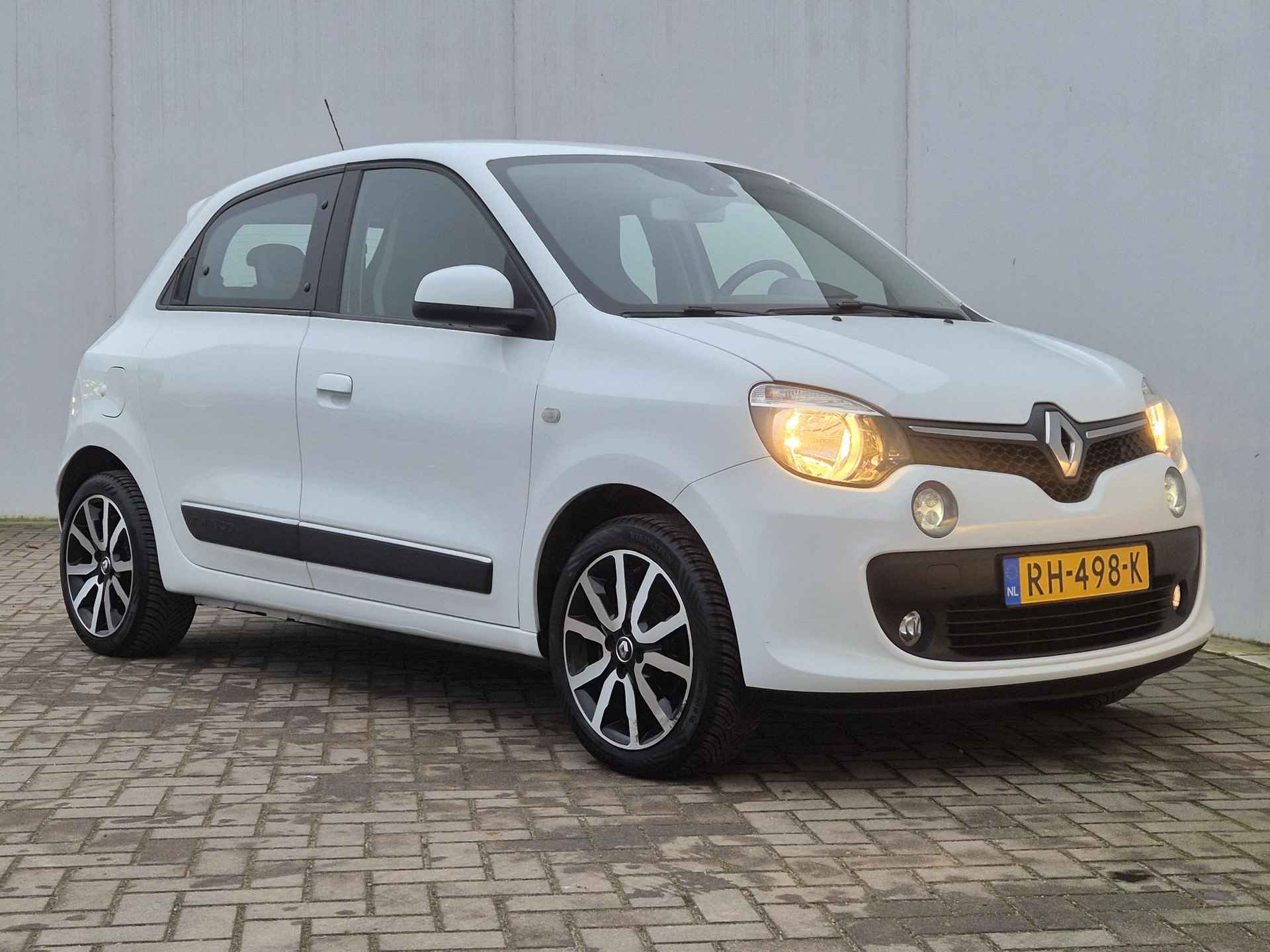 Renault Twingo 1.0 SCe Intens Automaat / 16" Lmv met All season banden / Navigatie / Achterruitrijcamera / - 37/43