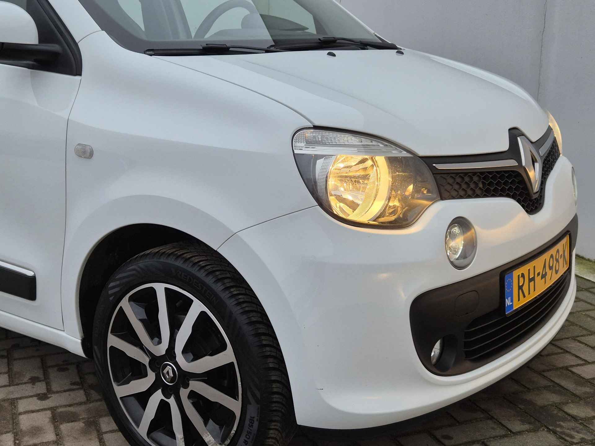 Renault Twingo 1.0 SCe Intens Automaat / 16" Lmv met All season banden / Navigatie / Achterruitrijcamera / - 38/43