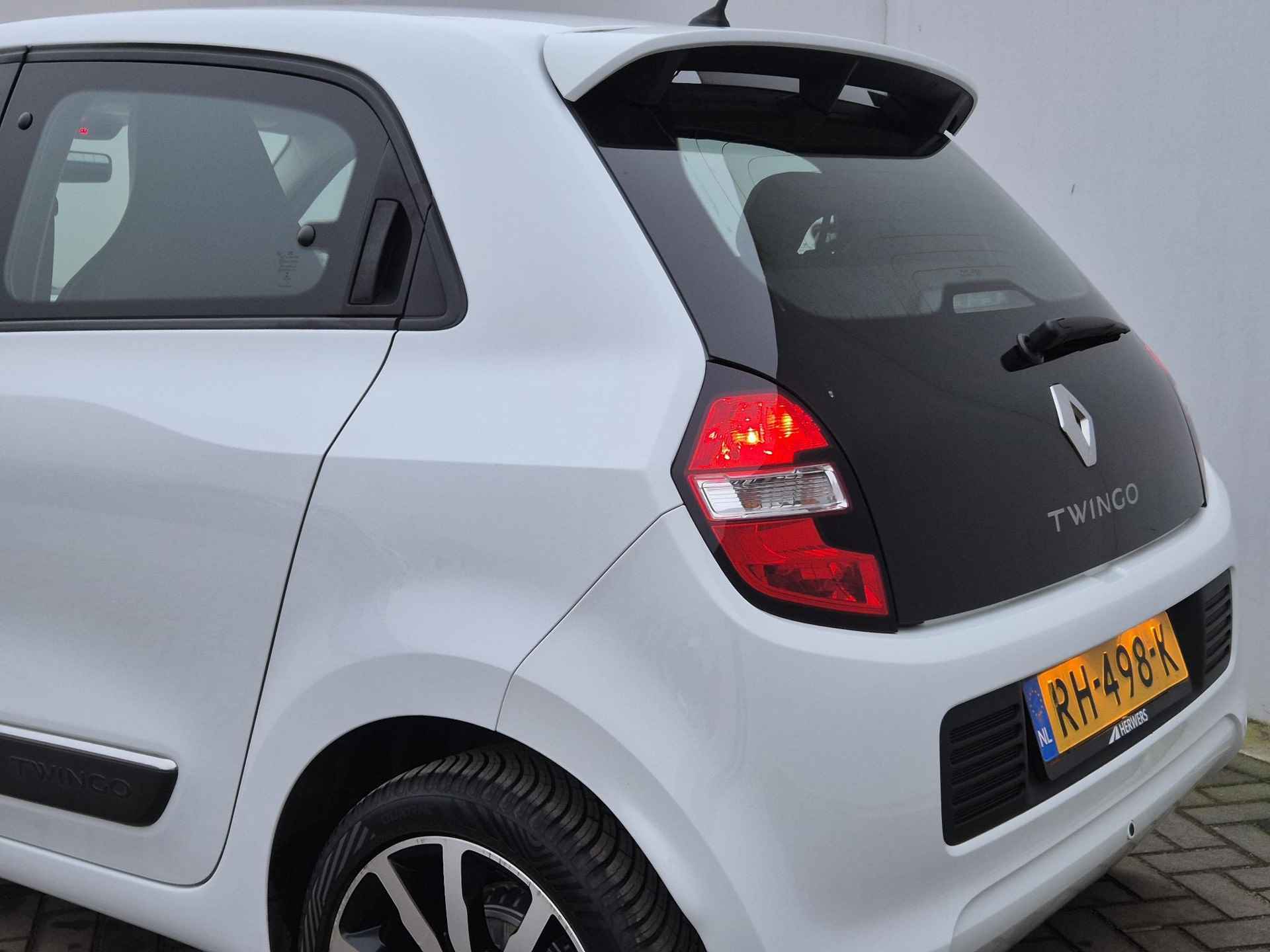 Renault Twingo 1.0 SCe Intens Automaat / 16" Lmv met All season banden / Navigatie / Achterruitrijcamera / - 40/43