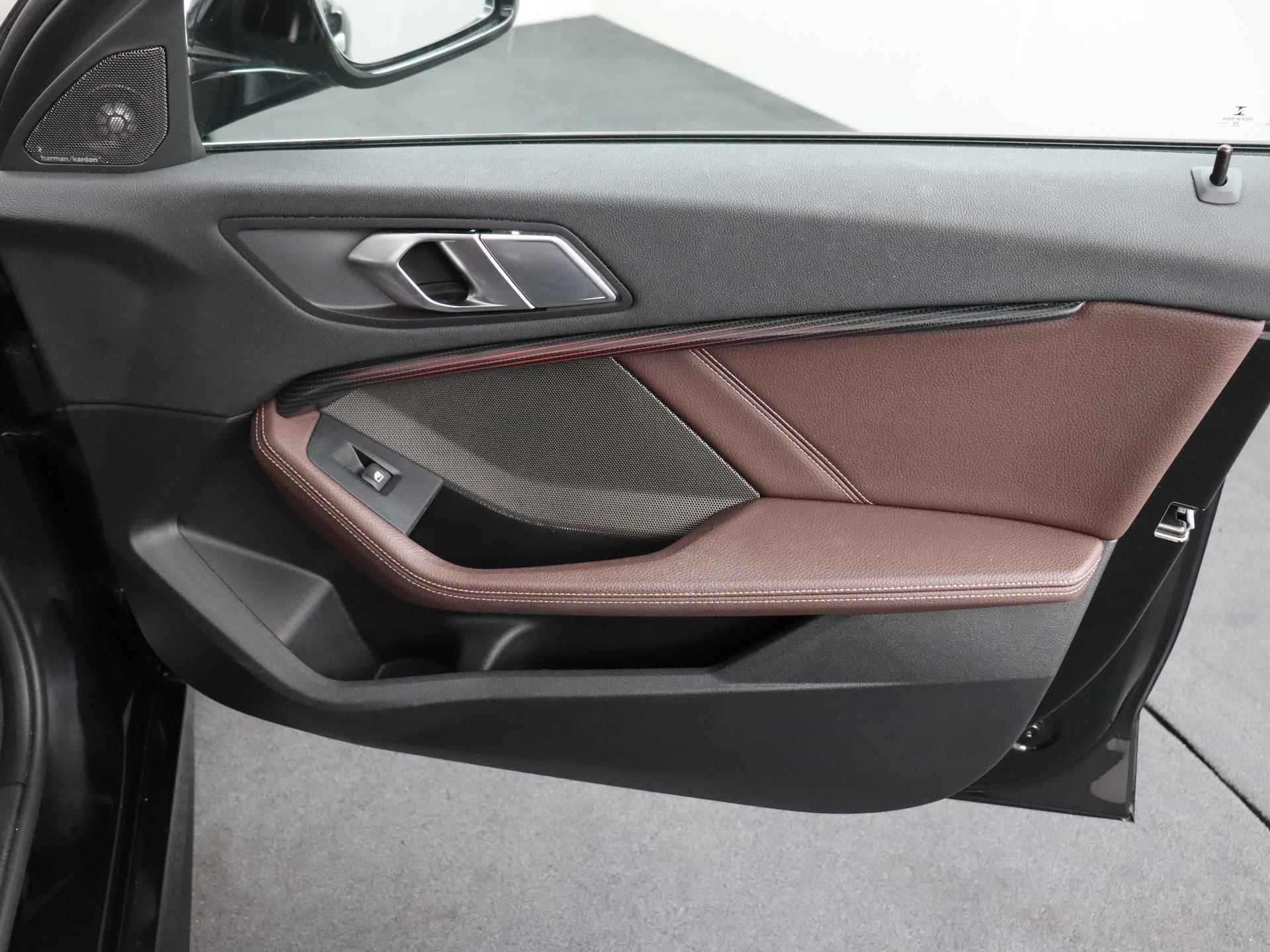 BMW 1-serie 118i High Executive M-Sport Automaat Panodak | Aerodynamicapakket! - 31/34