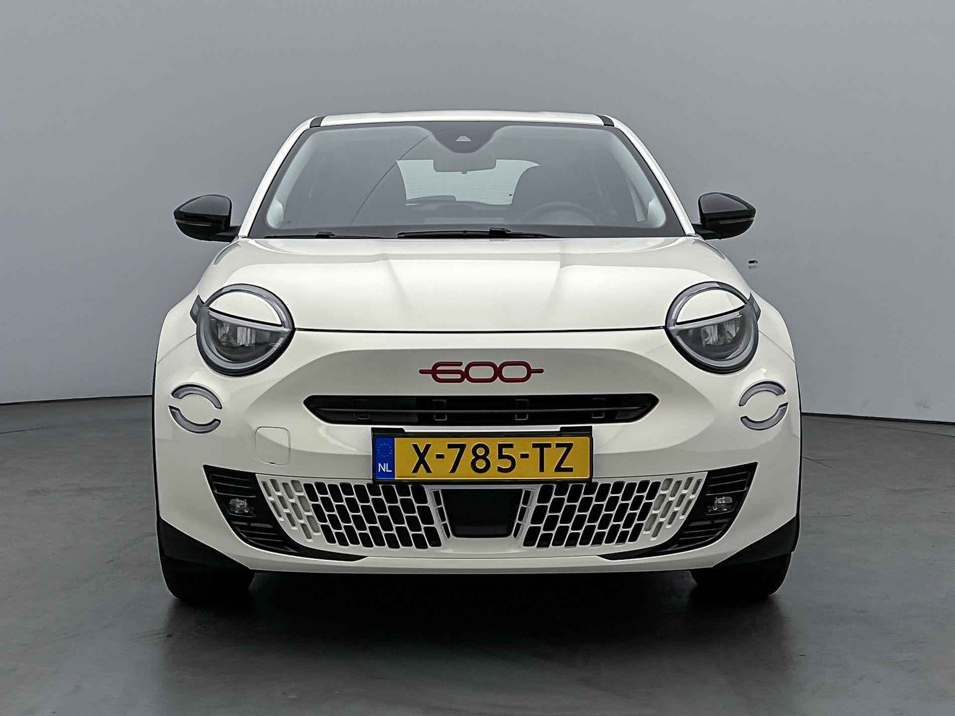 Fiat 600e EV RED 54 kWh 156 pk | Navigatie via Apple Carplay/Android Auto | Parkeersensoren Achter | LED Koplampen | Volledig Digitaal Instrumentenpaneel | Keyless Start | DAB Ontvanger | Climate Control | Cruise Control | - 5/34