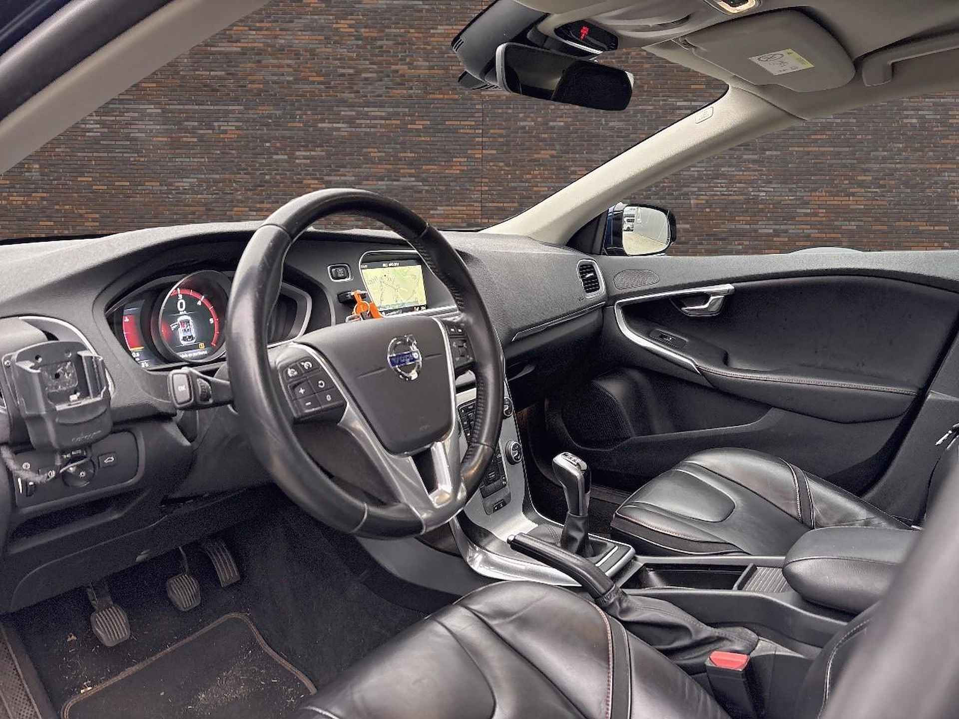 Volvo V40 2.0 D2 Ocean Race LEDER PANODAK LMV NAVI - 6/15